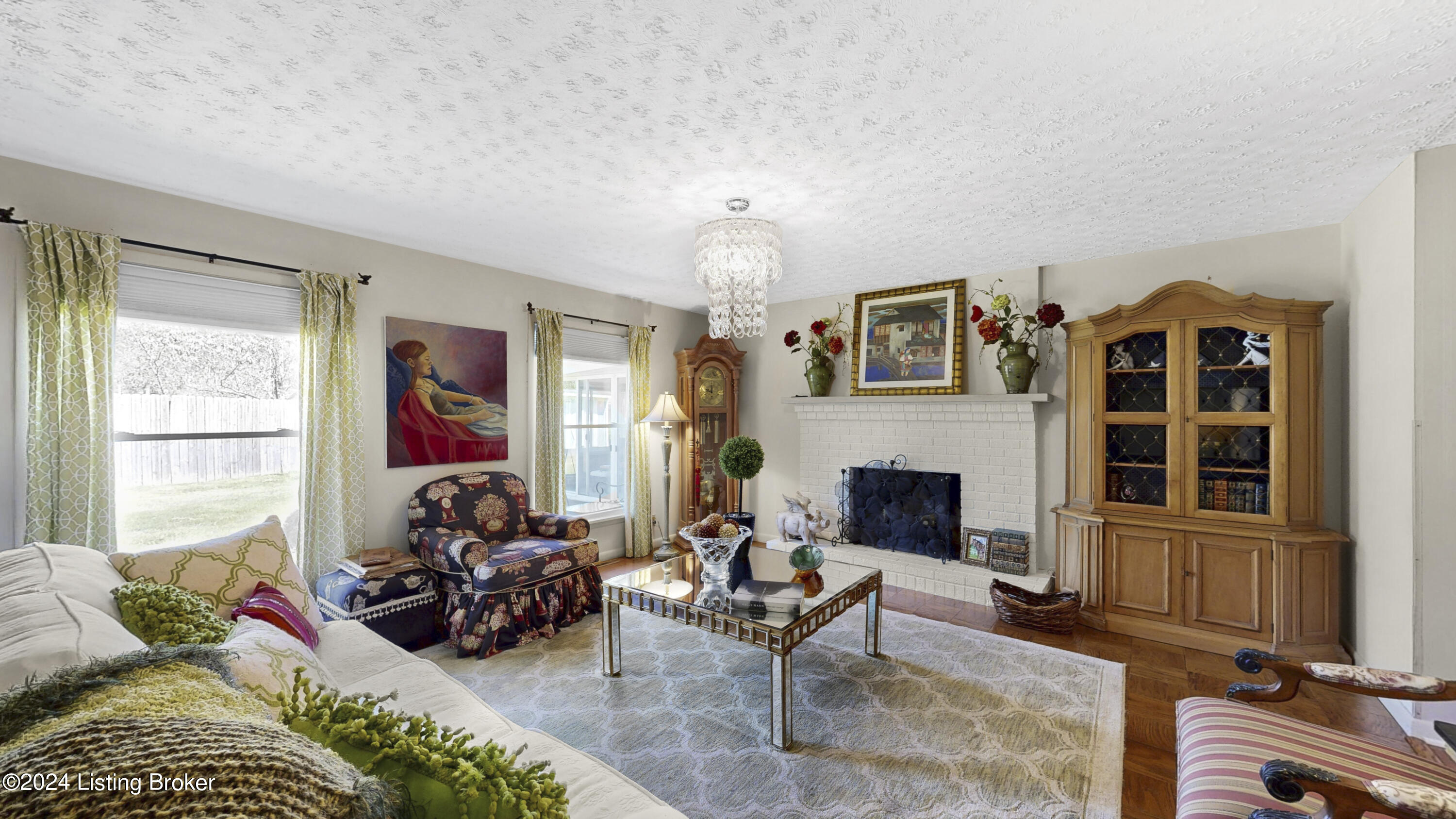 1607 Lynn Way
