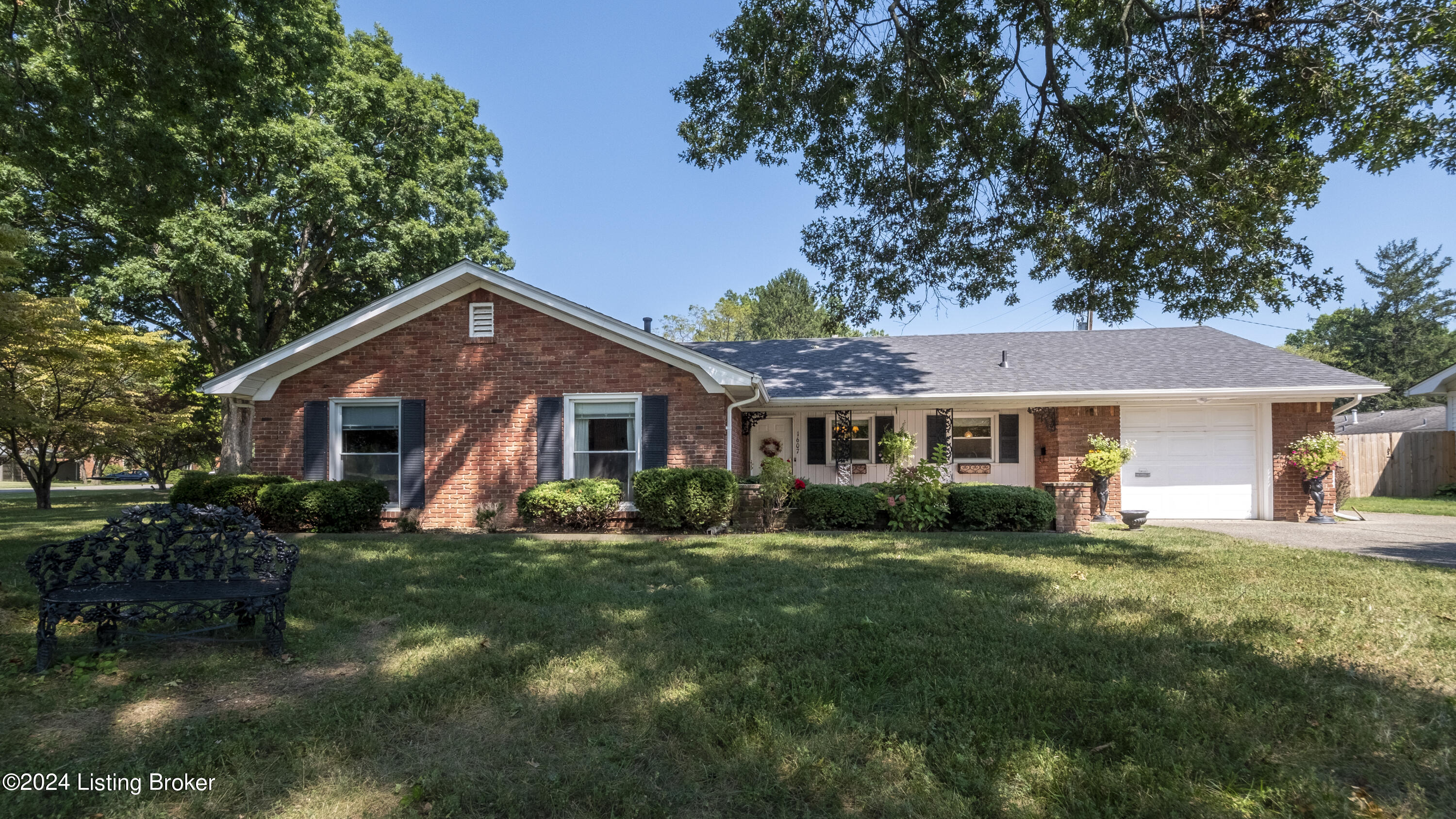1607 Lynn Way