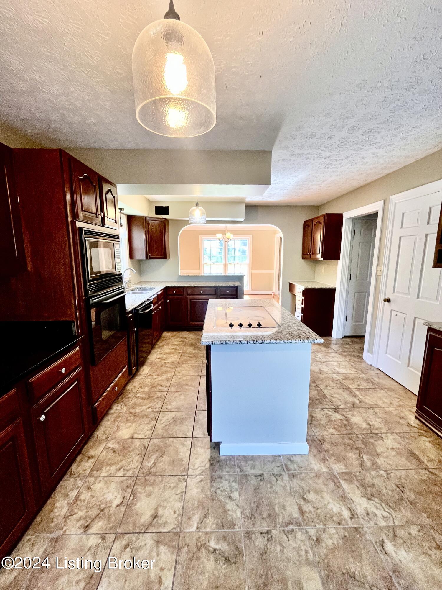 4612 Deepwood Ct