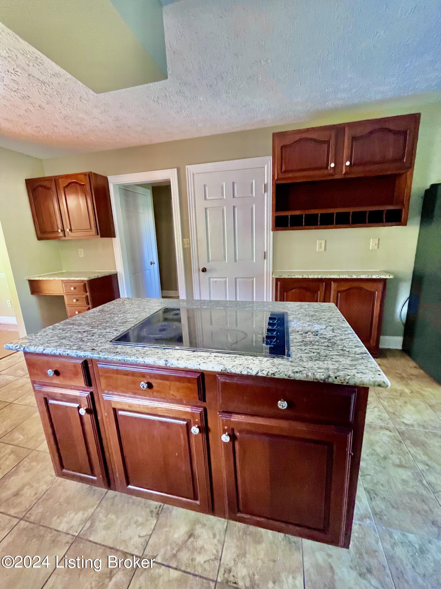 4612 Deepwood Ct