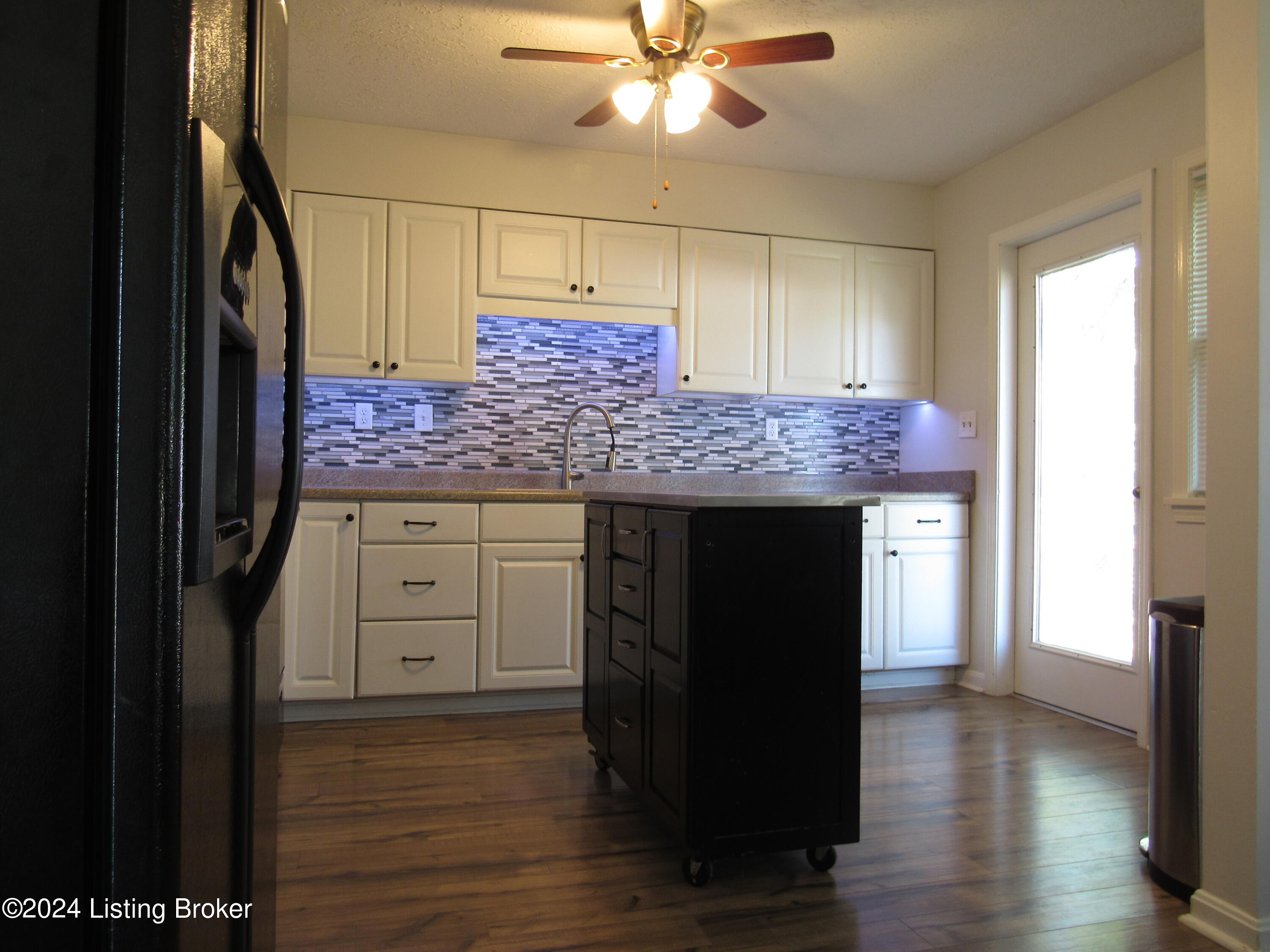 4316 Naneen Dr