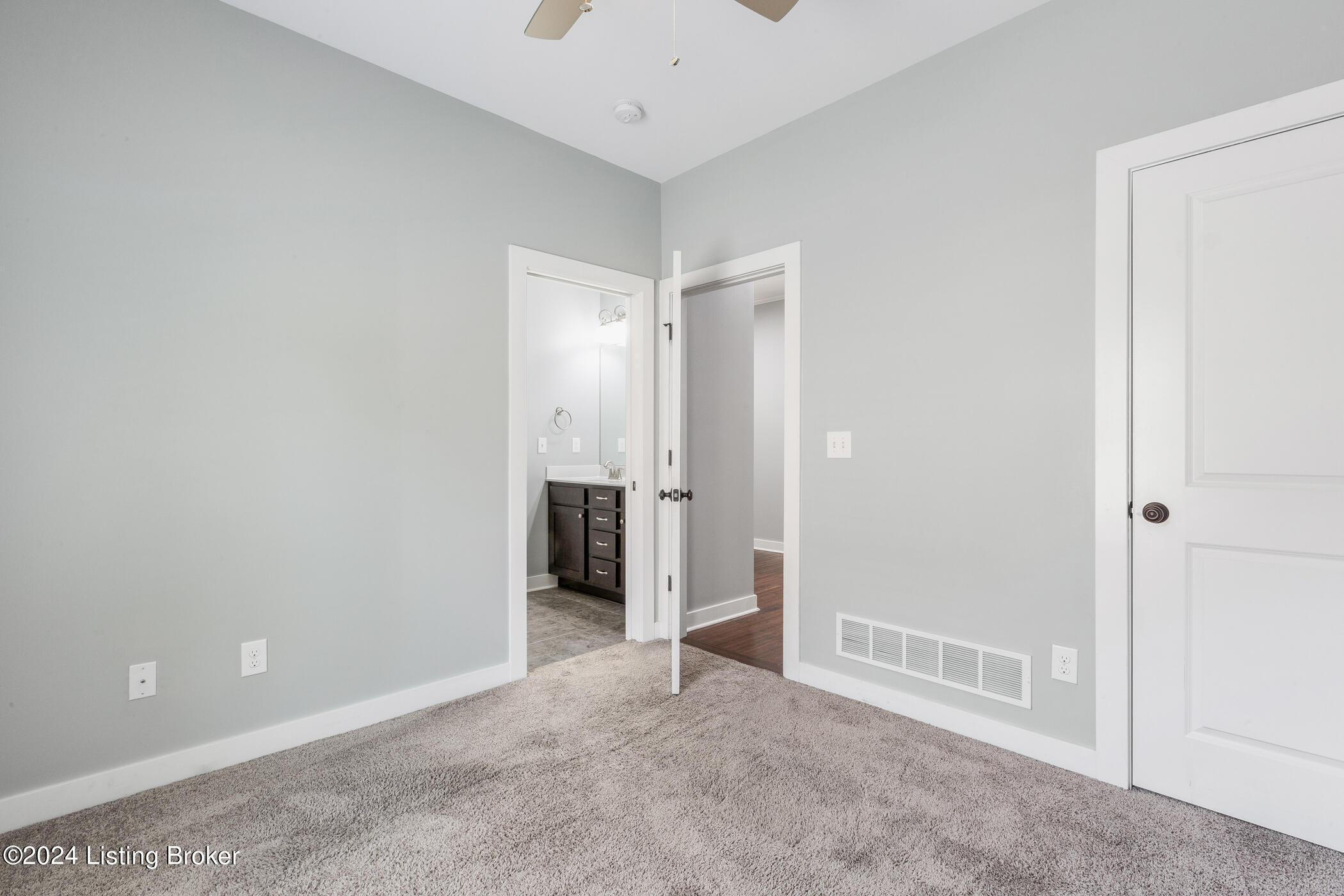 13713 Forest Bend Cir