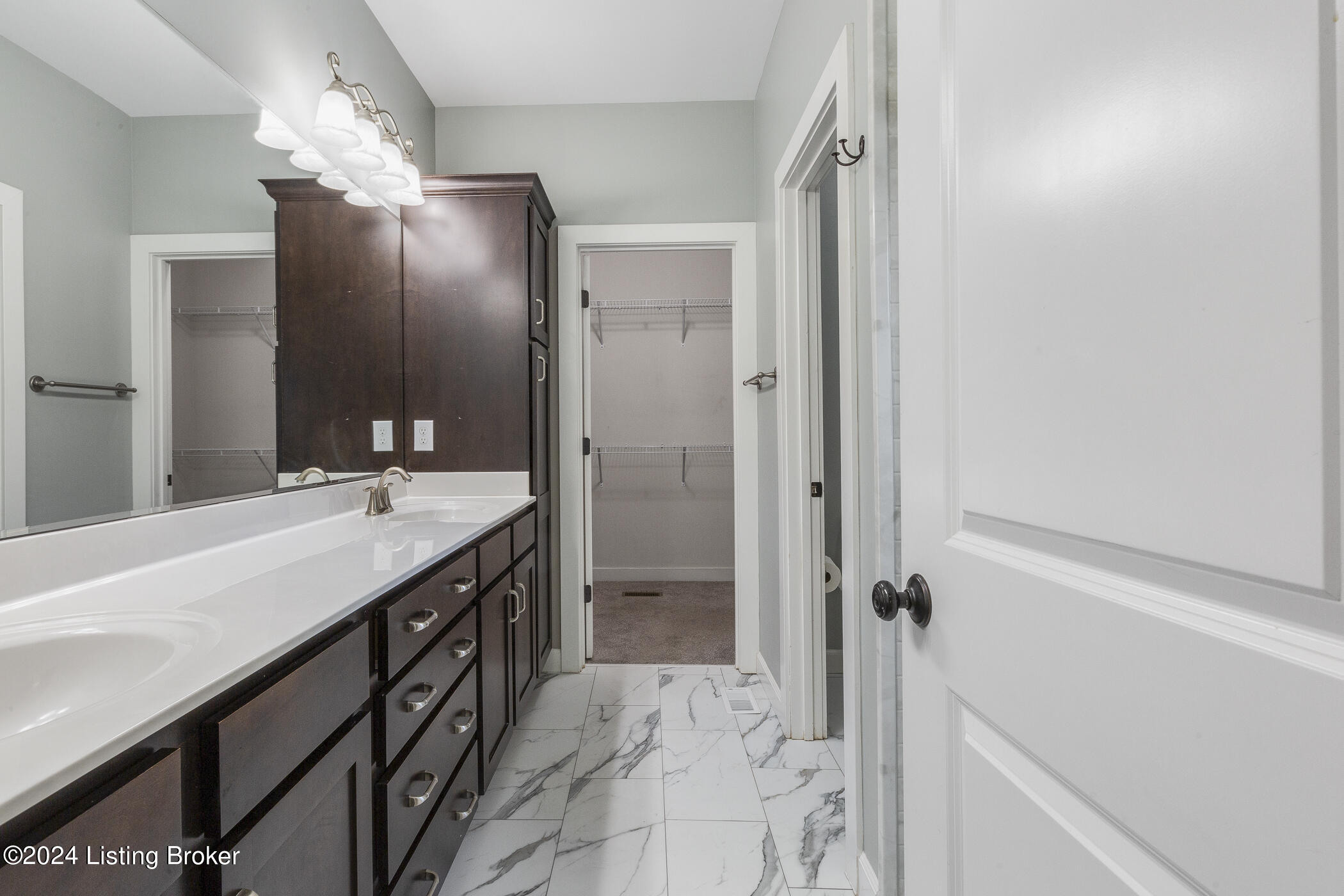 13713 Forest Bend Cir