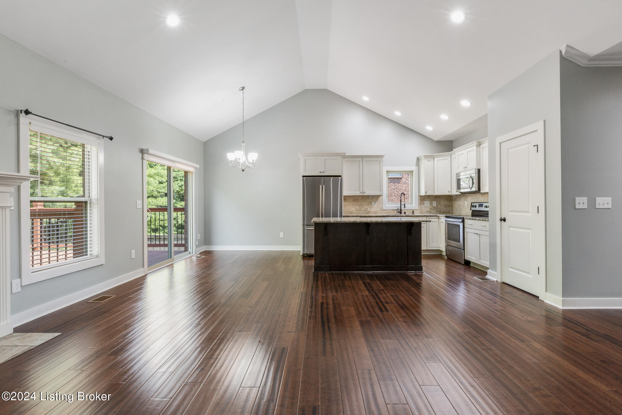 13713 Forest Bend Cir