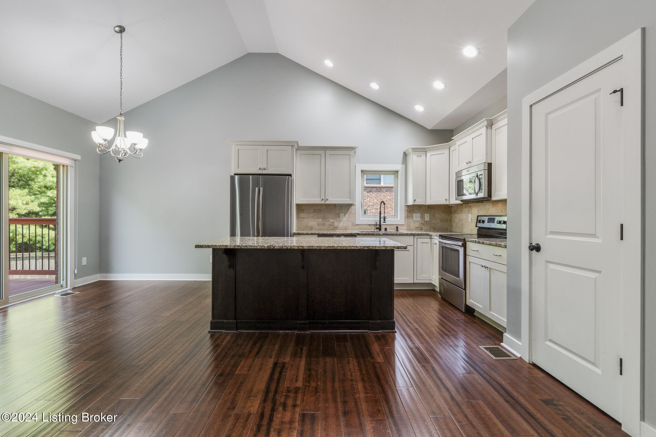 13713 Forest Bend Cir