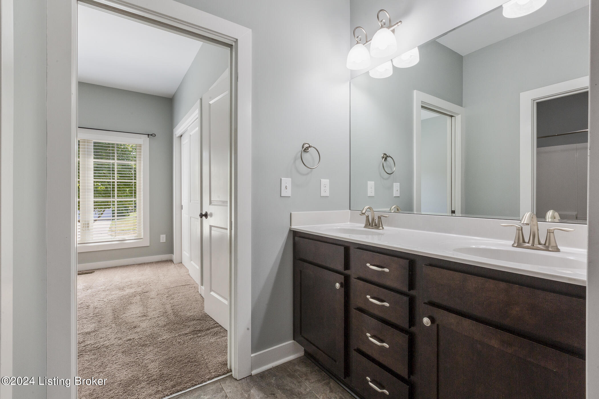 13713 Forest Bend Cir