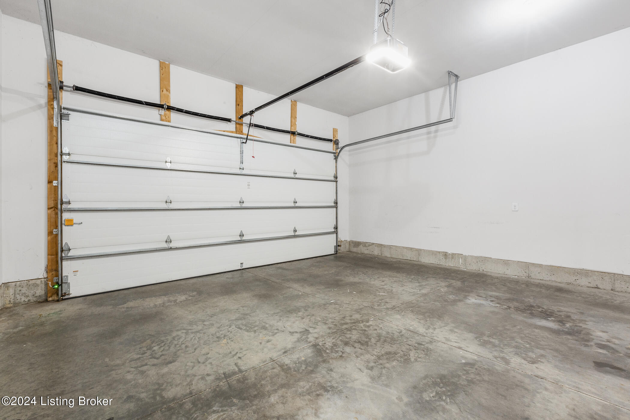 13713 Forest Bend Cir