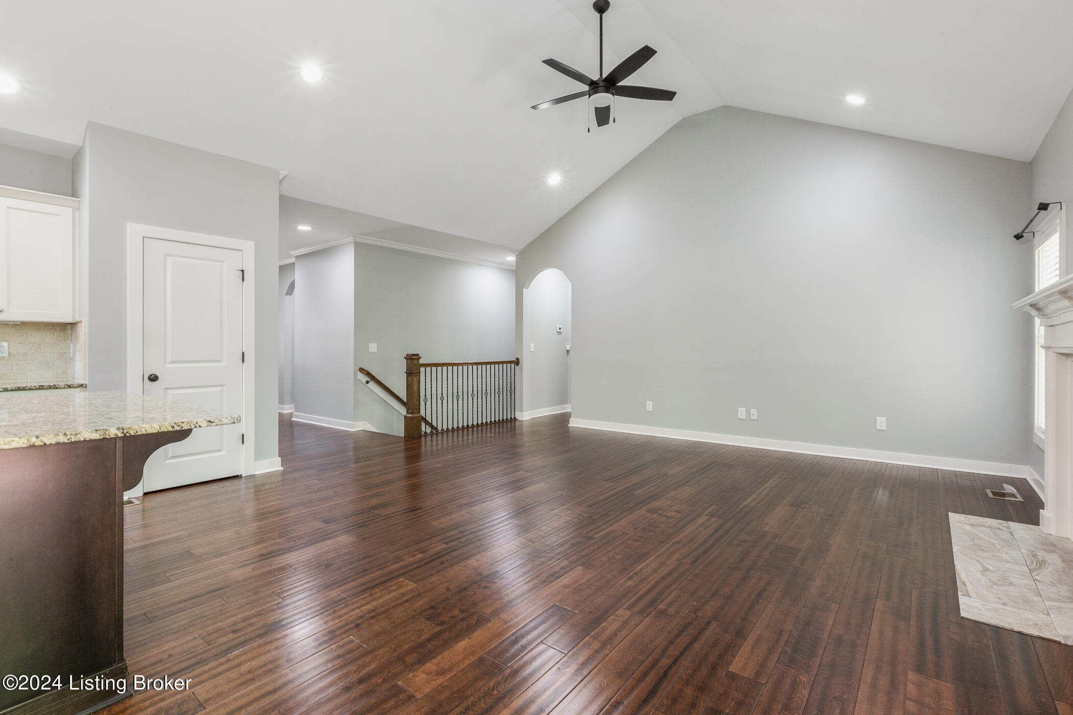 13713 Forest Bend Cir