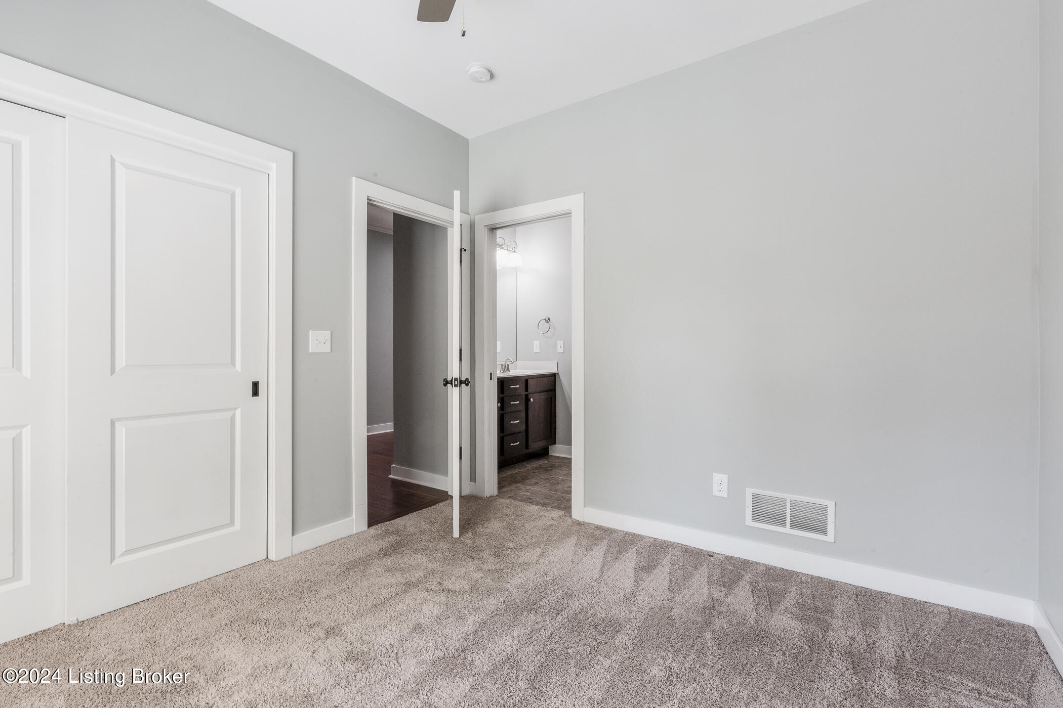13713 Forest Bend Cir