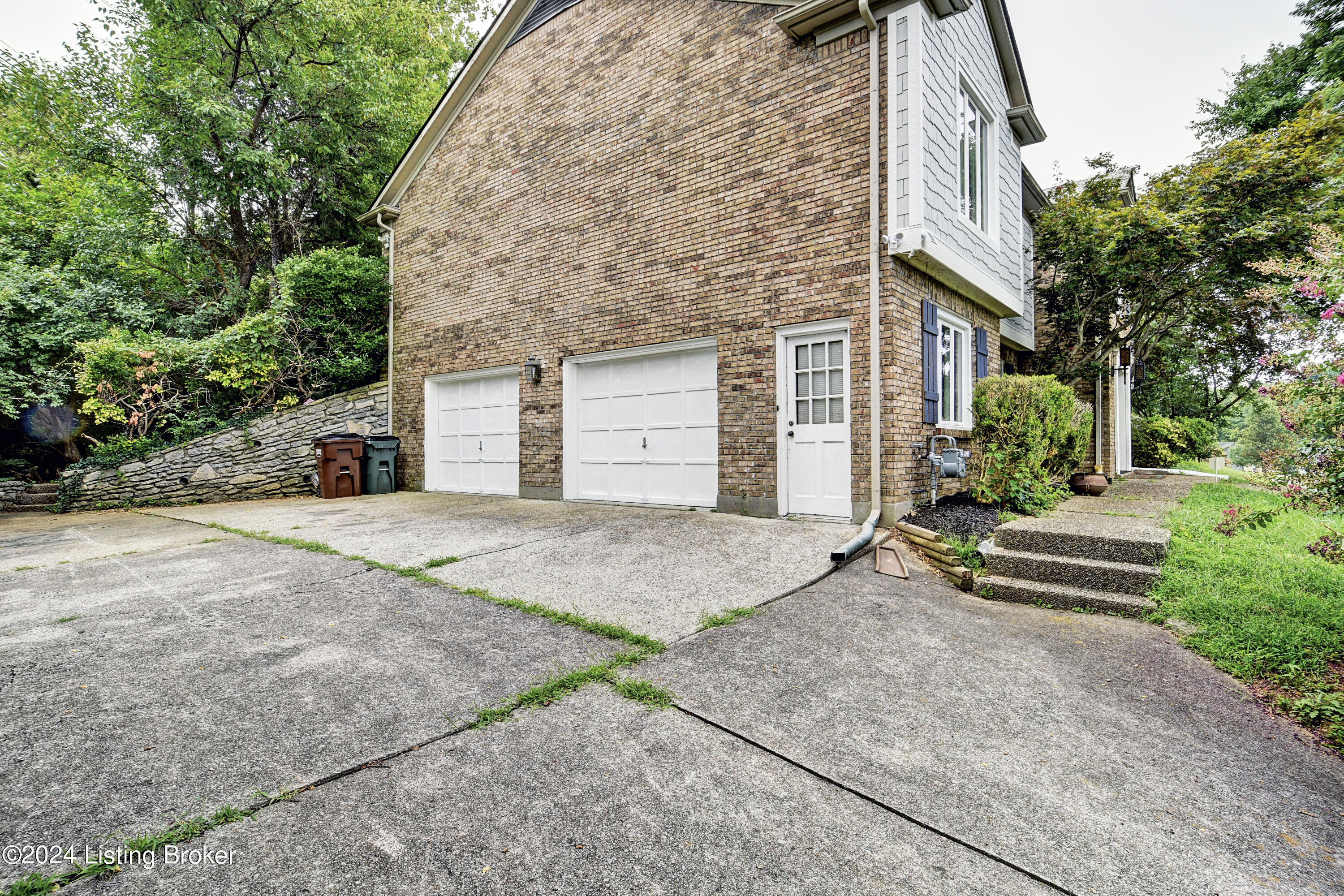 2311 Fallsview Rd
