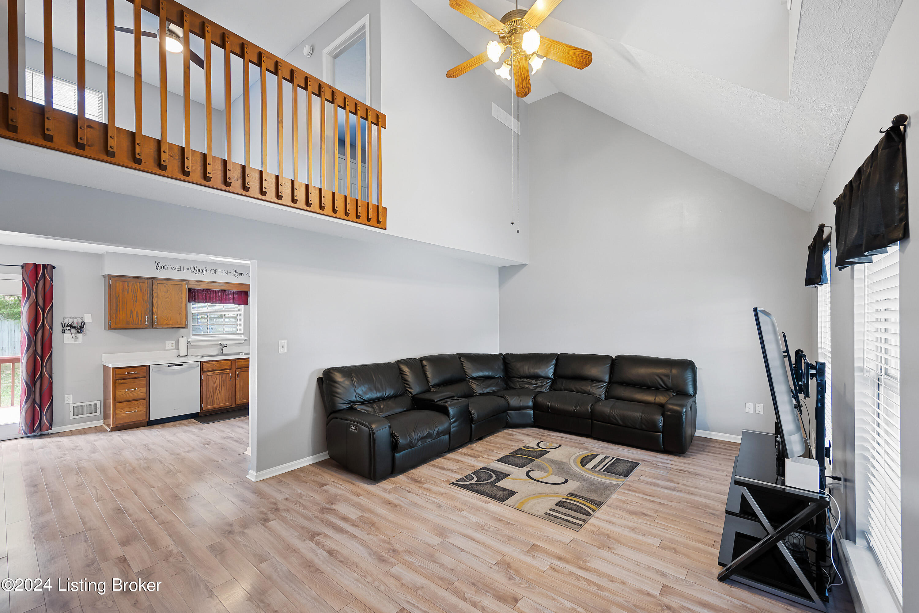 9902 Park Lake Cir