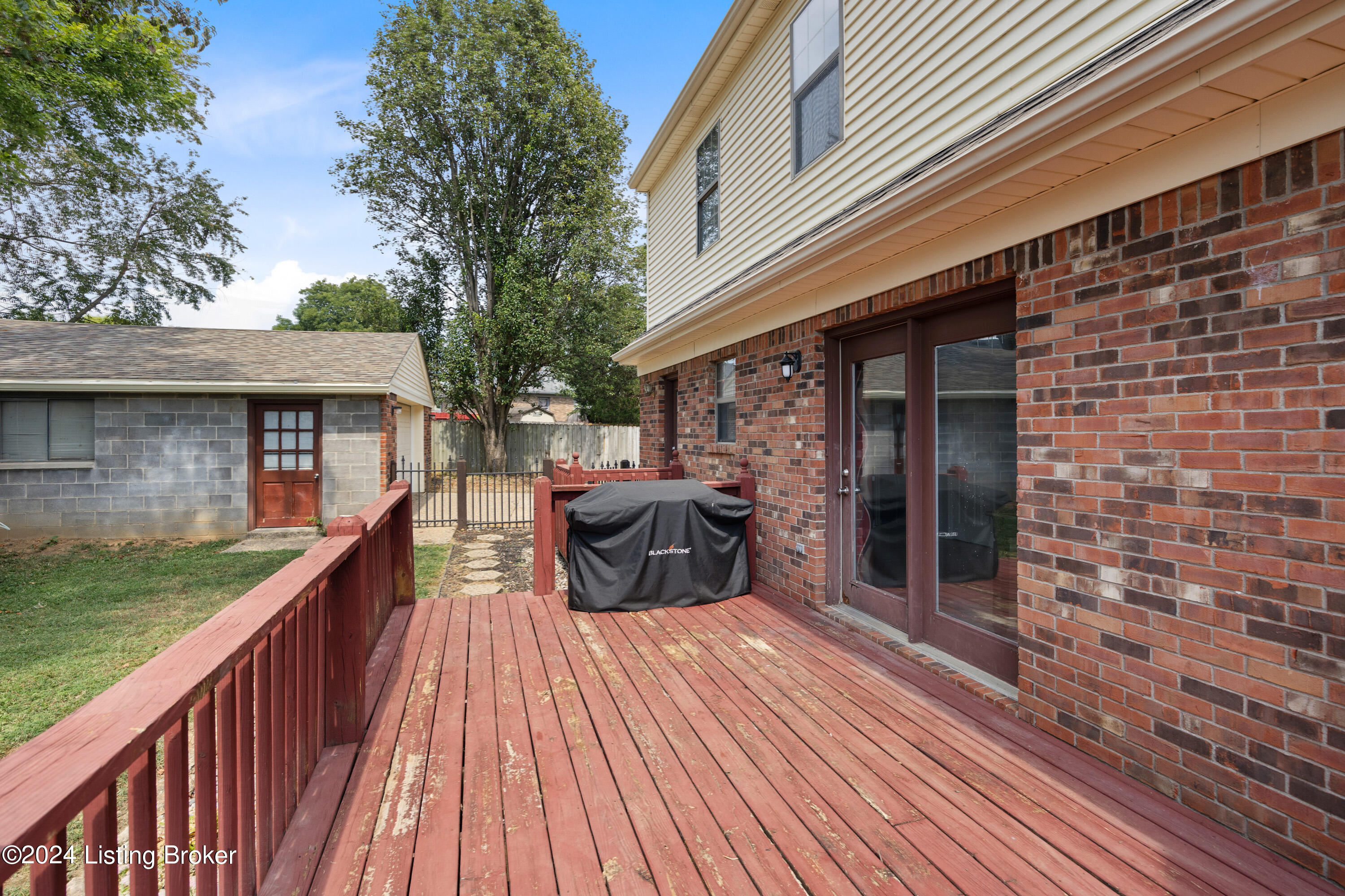 9902 Park Lake Cir
