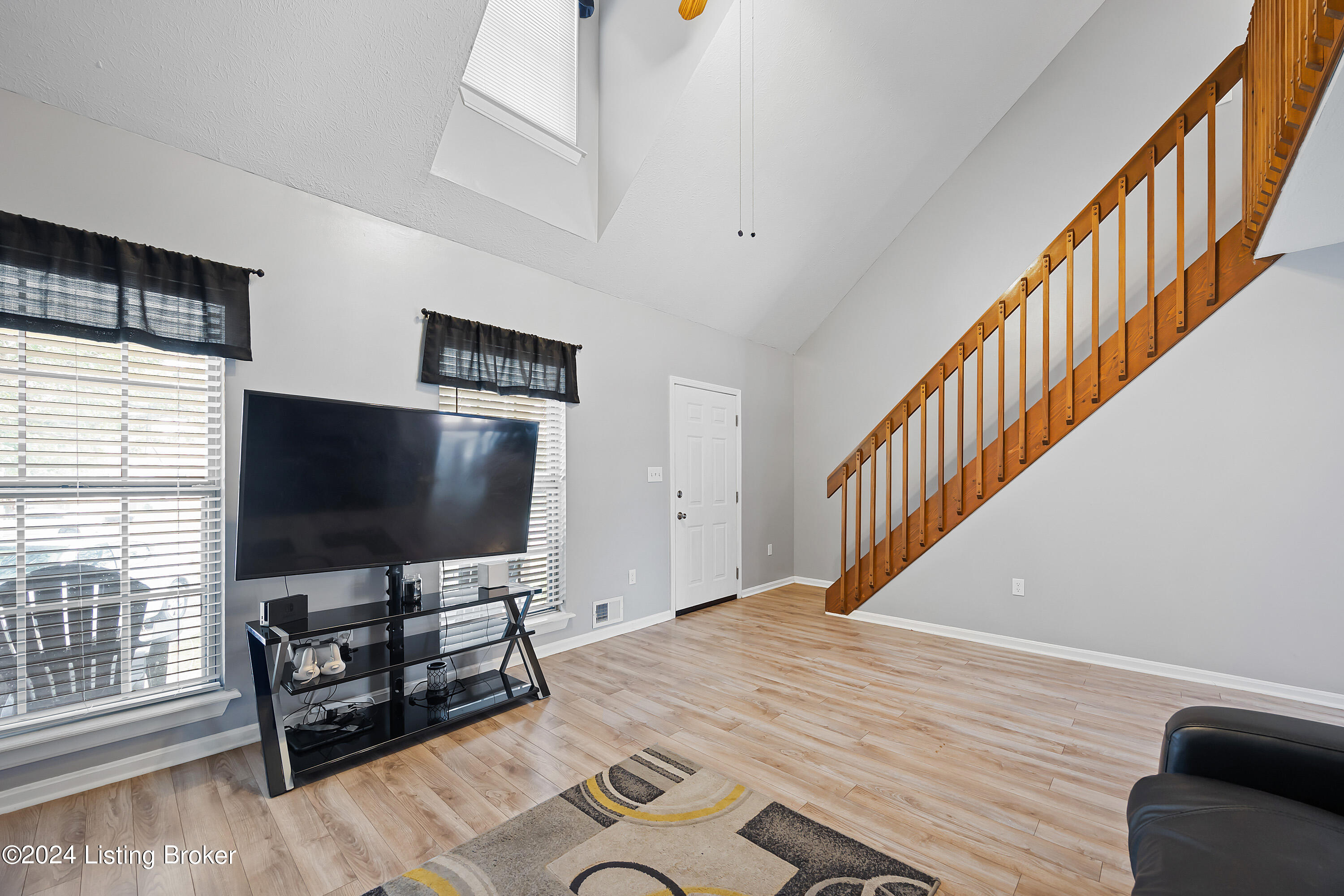 9902 Park Lake Cir