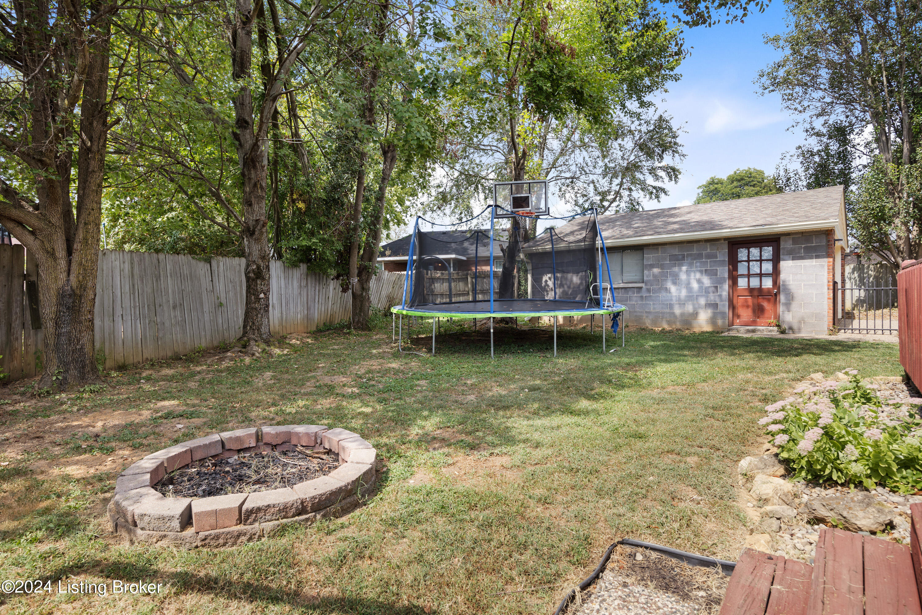 9902 Park Lake Cir