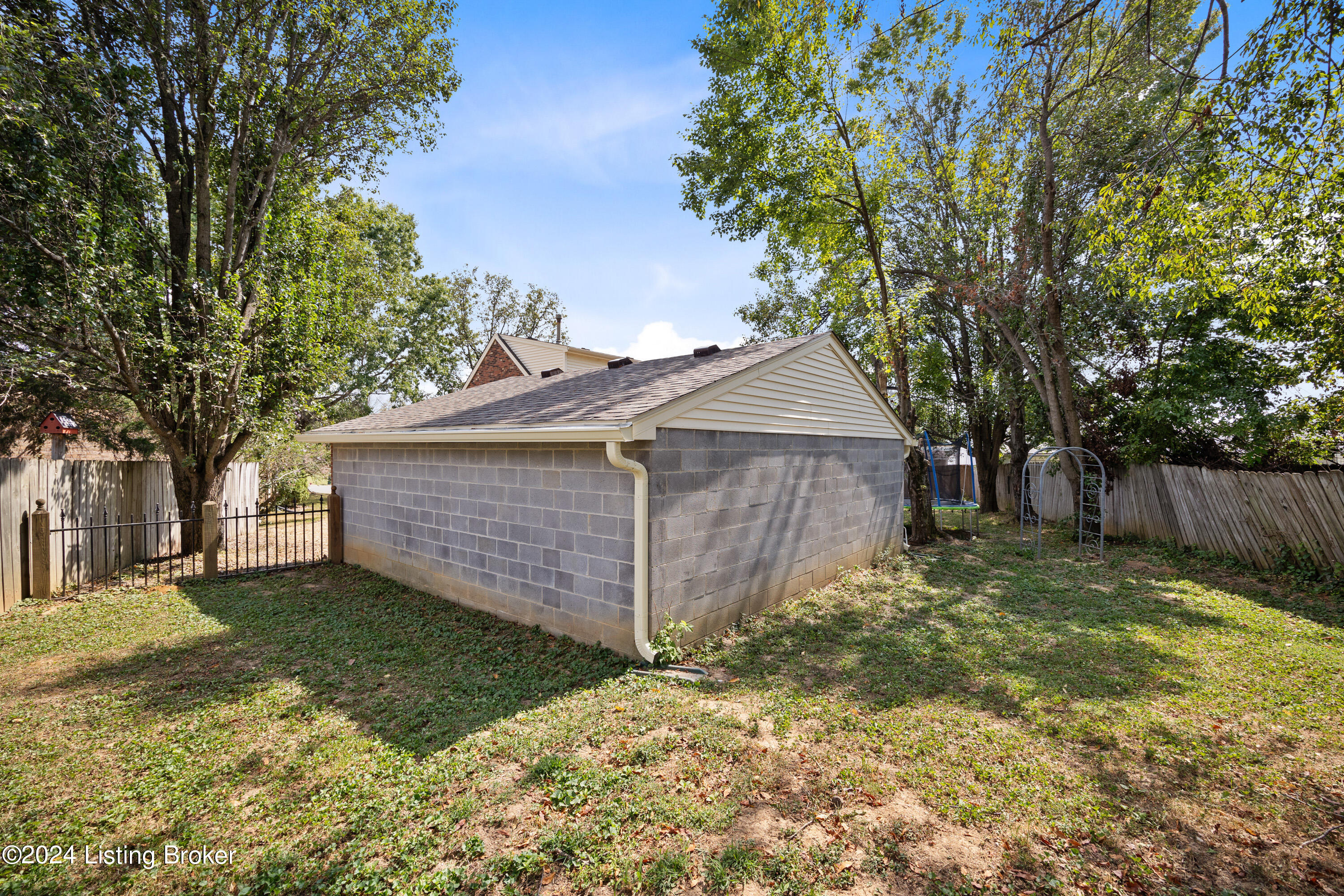 9902 Park Lake Cir