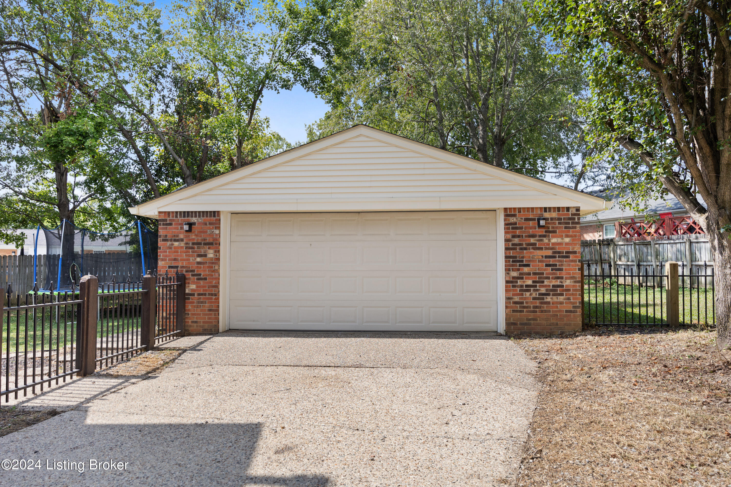 9902 Park Lake Cir