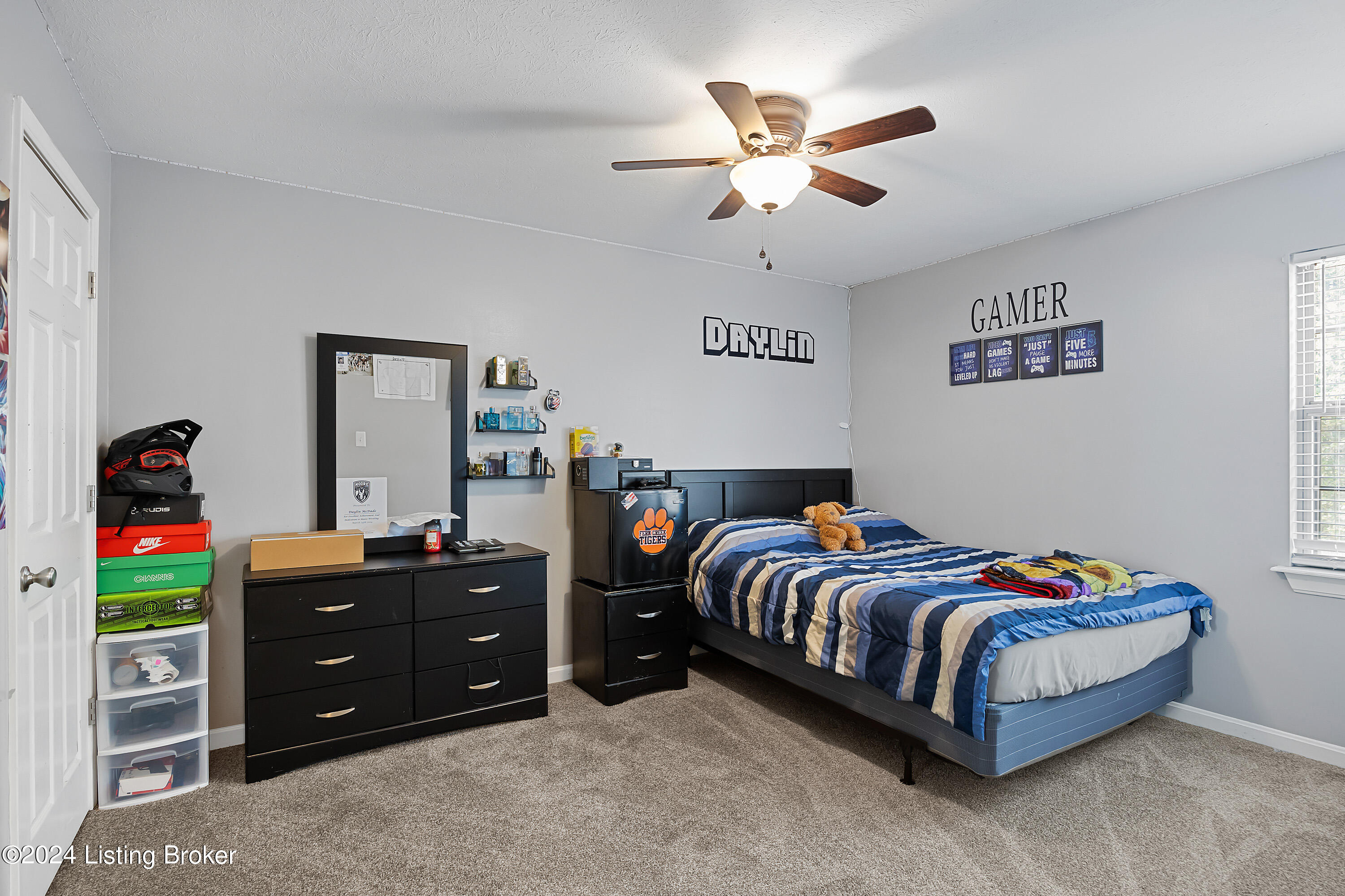9902 Park Lake Cir