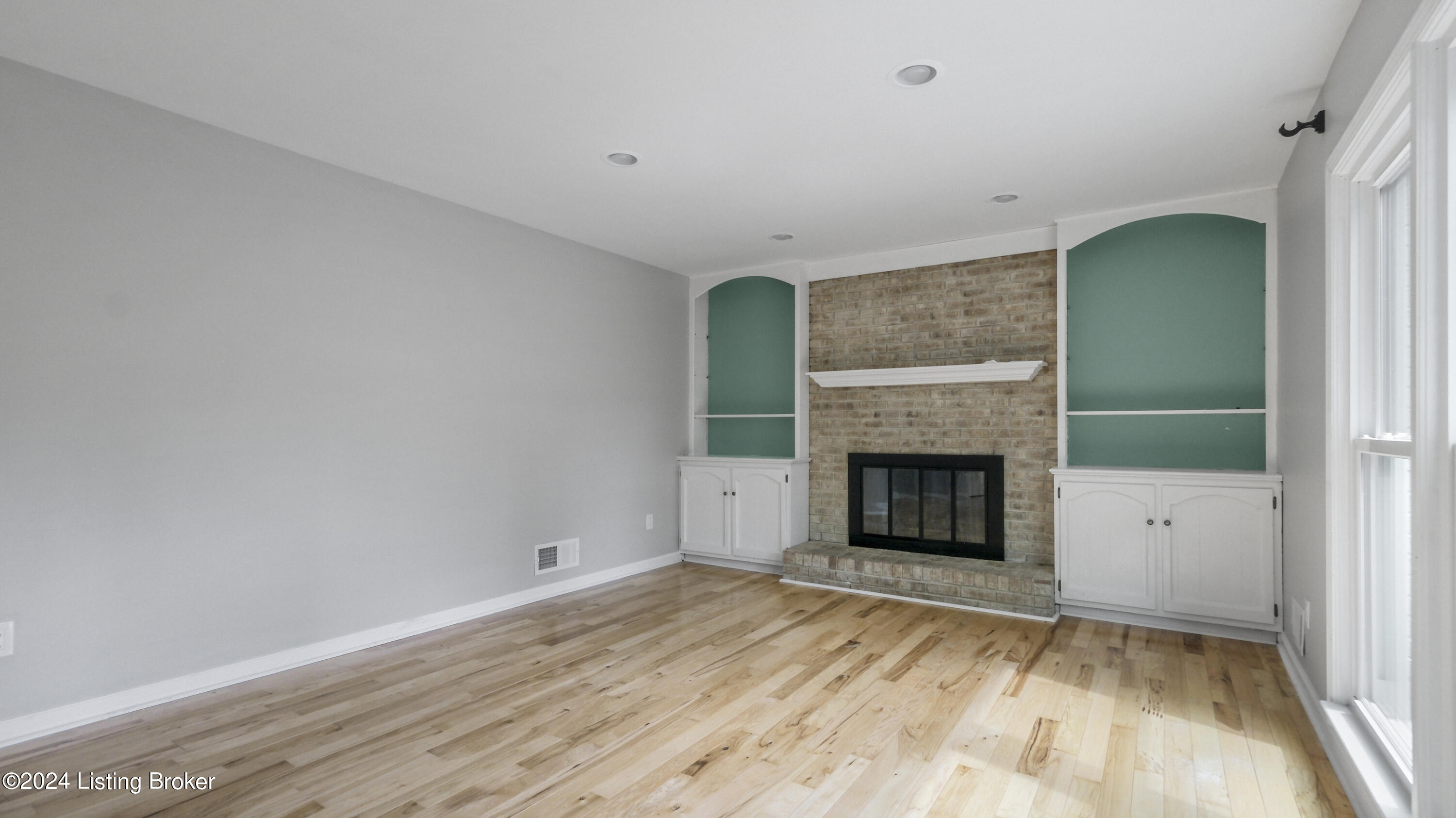 12102 Greenvalley Dr