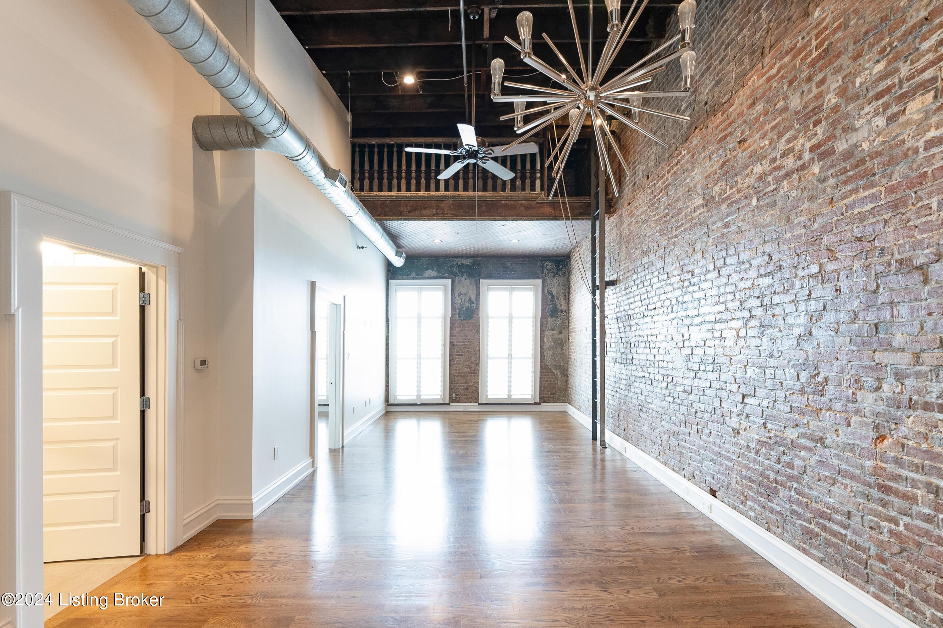 415 E Market St, 401