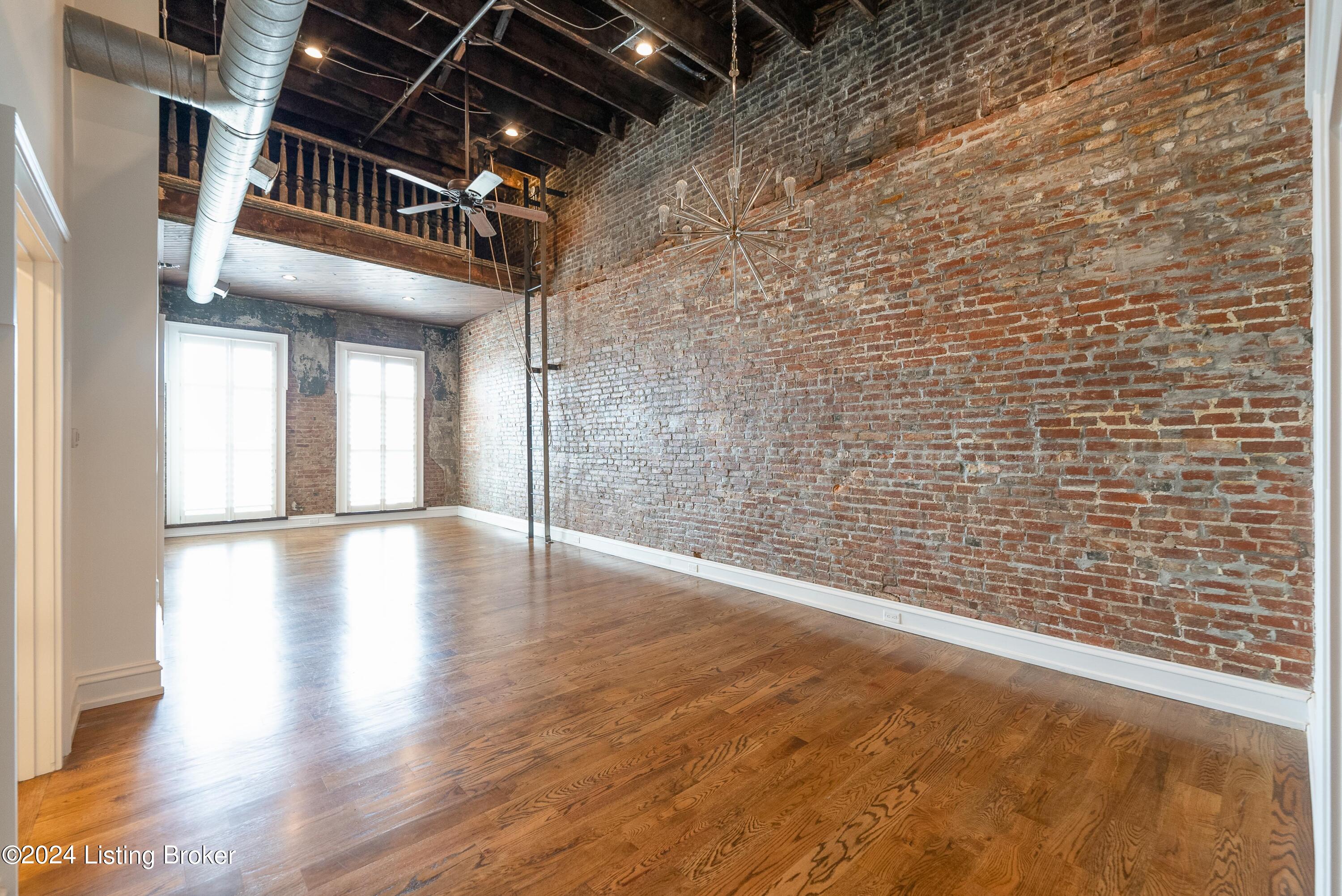 415 E Market St, 401