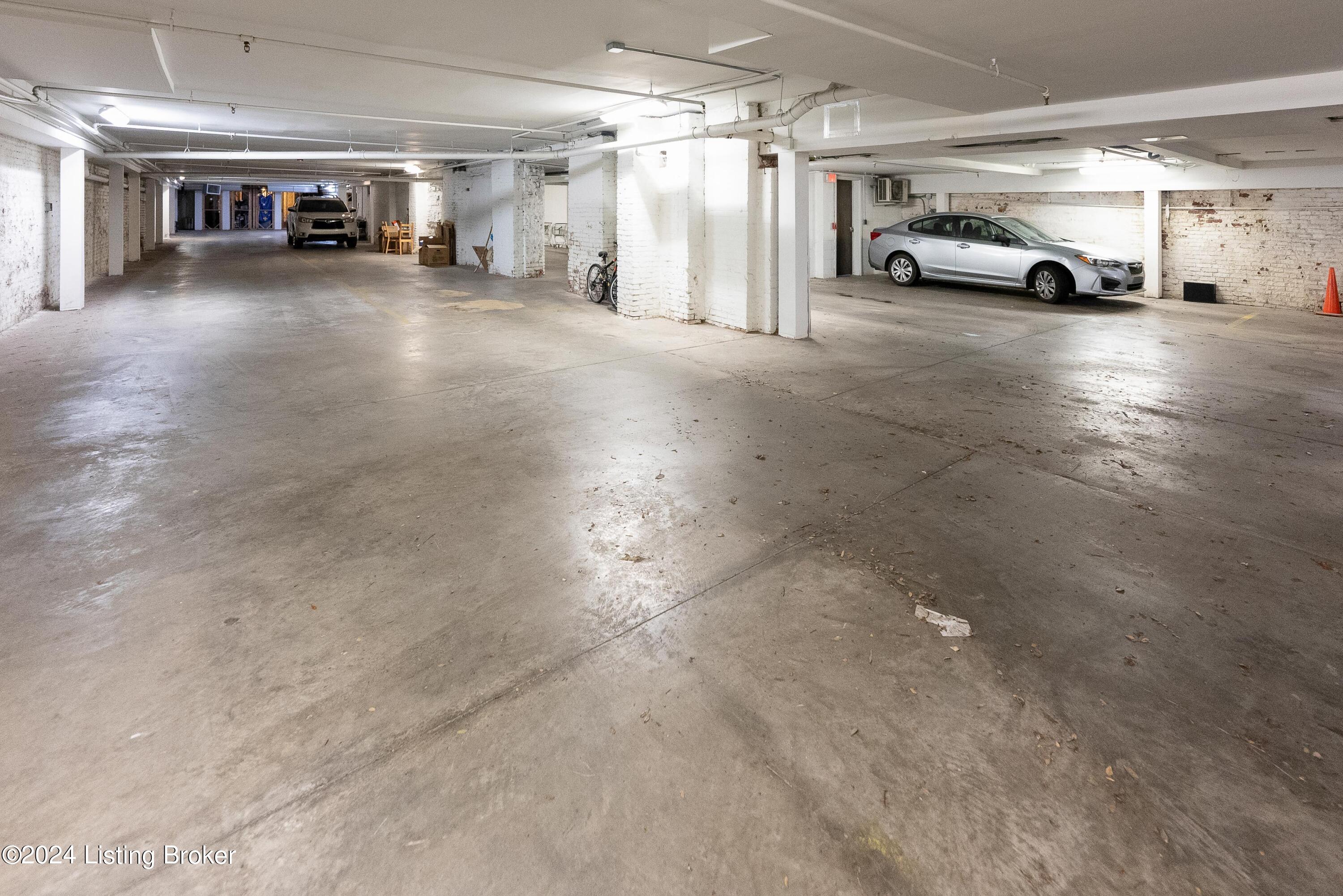 415 E Market St, 401