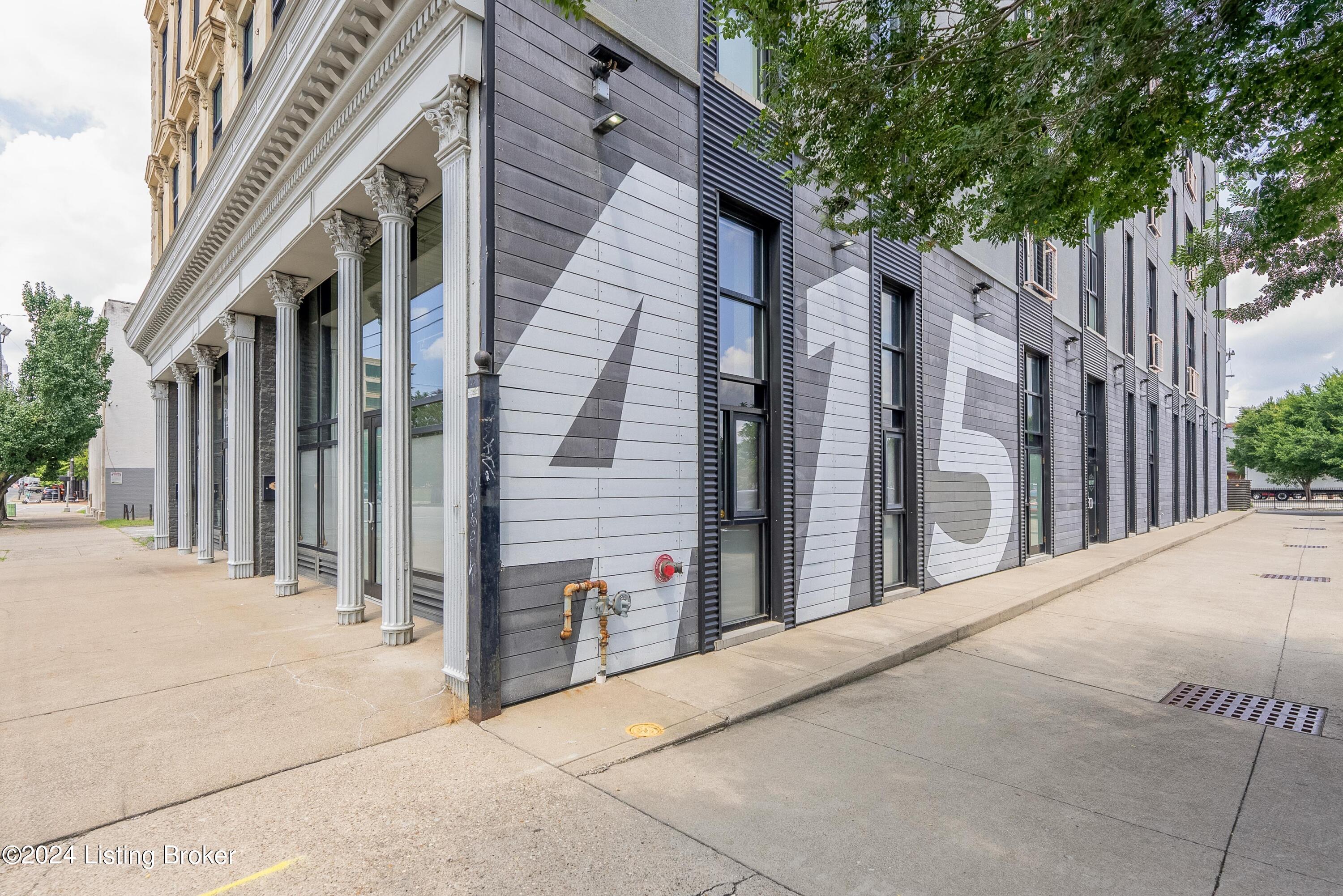 415 E Market St, 401