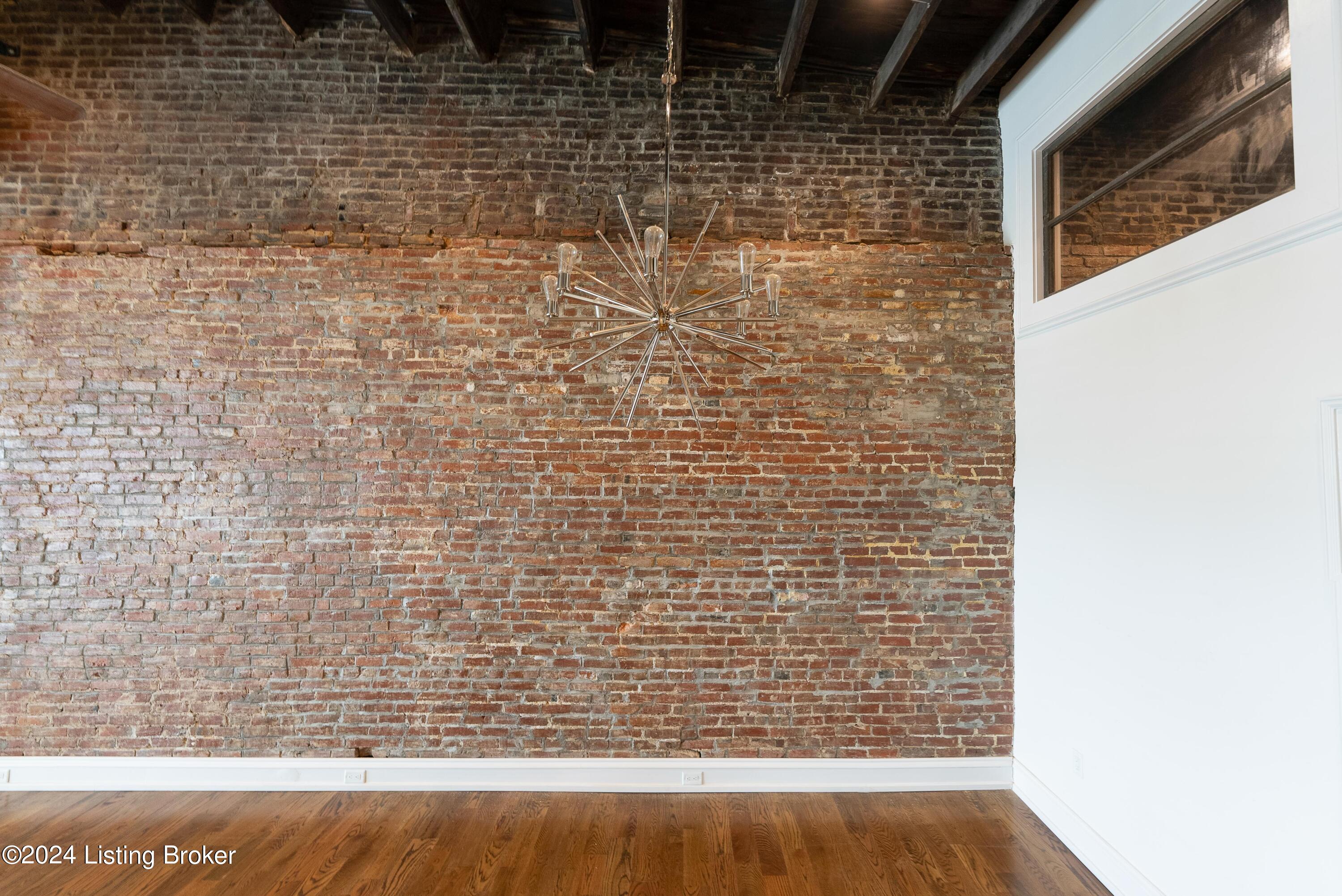 415 E Market St, 401