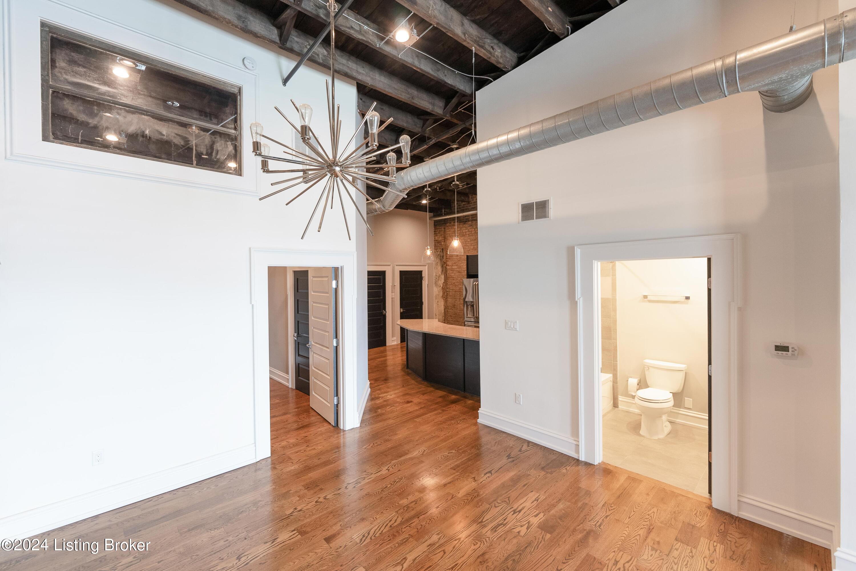 415 E Market St, 401