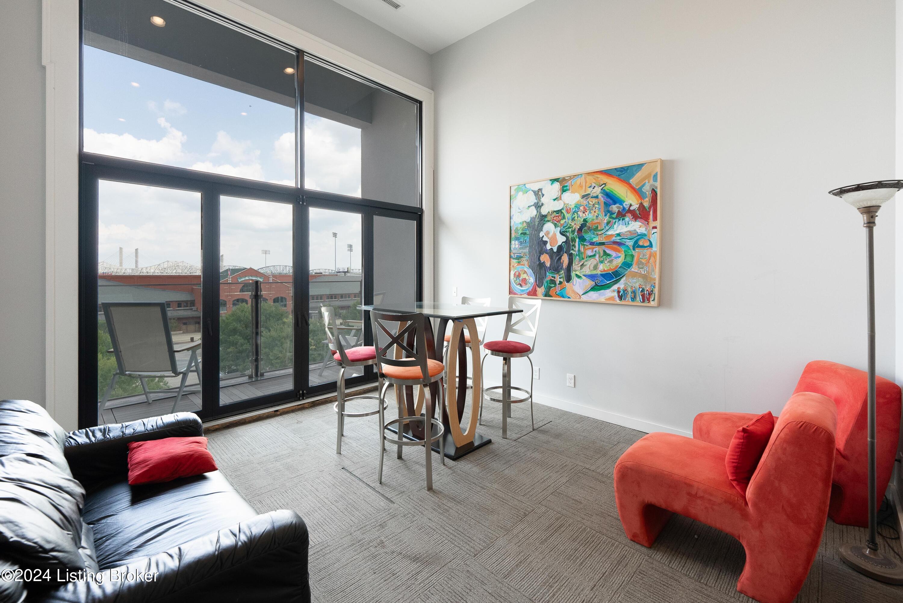 415 E Market St, 401
