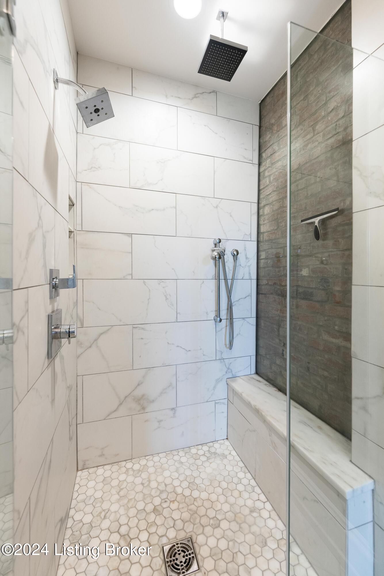 415 E Market St, 401