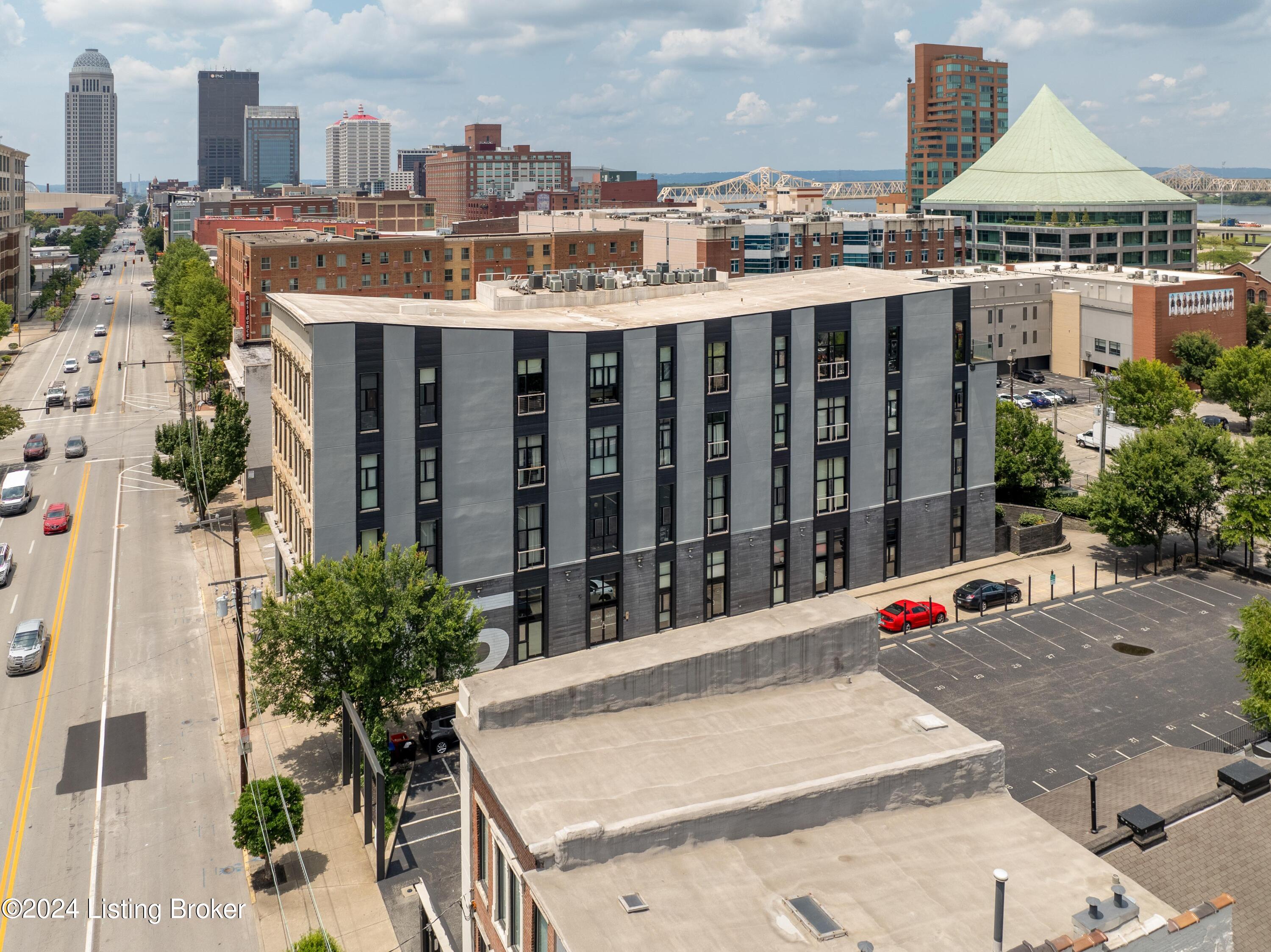415 E Market St, 401