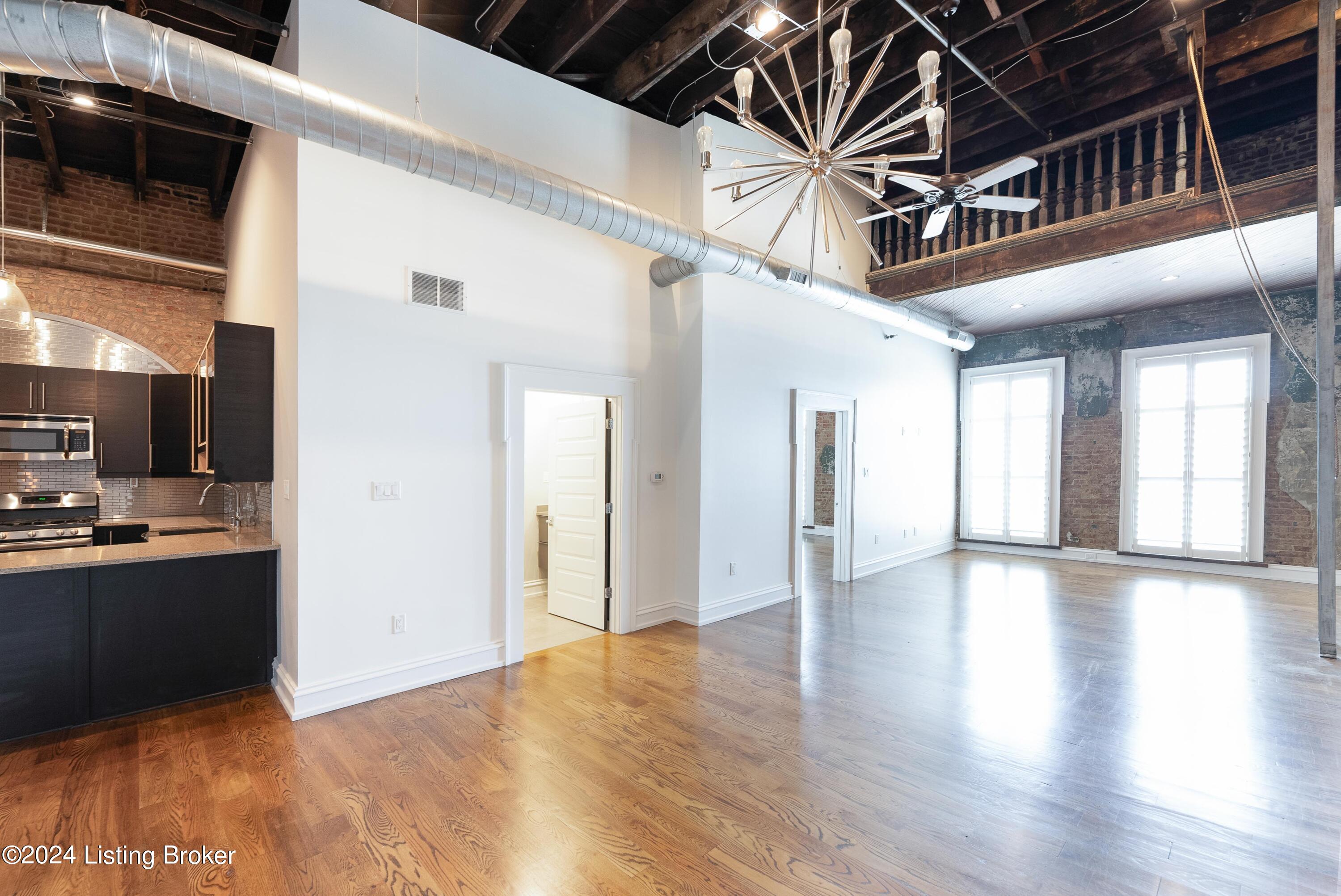 415 E Market St, 401