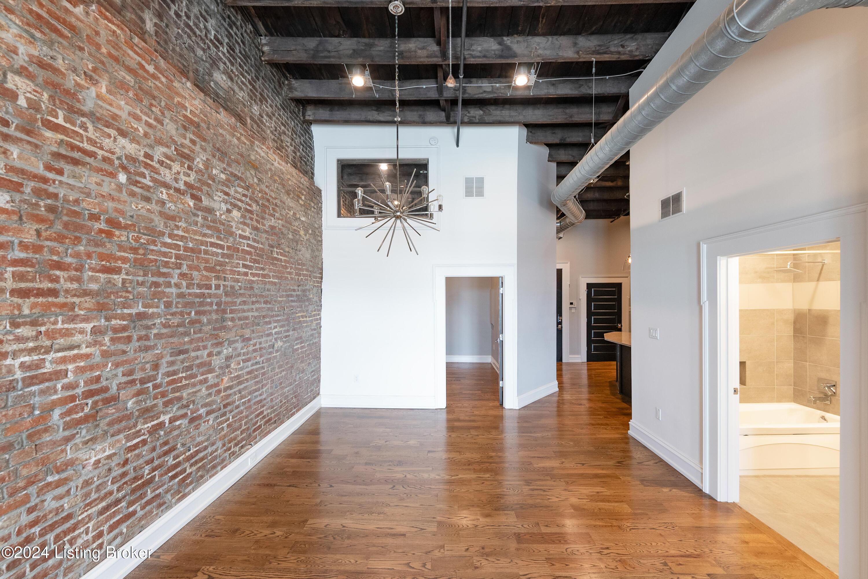 415 E Market St, 401