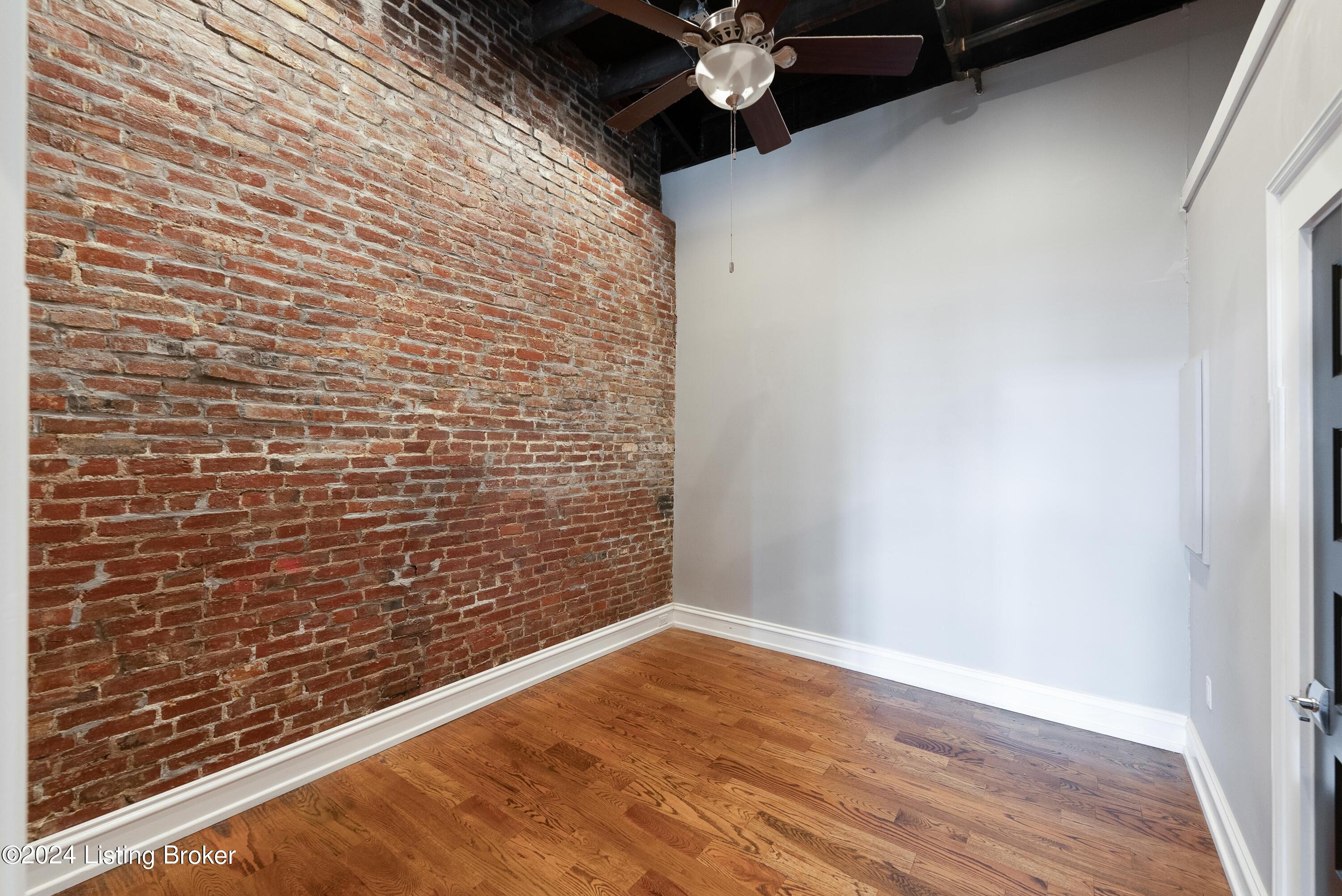 415 E Market St, 401