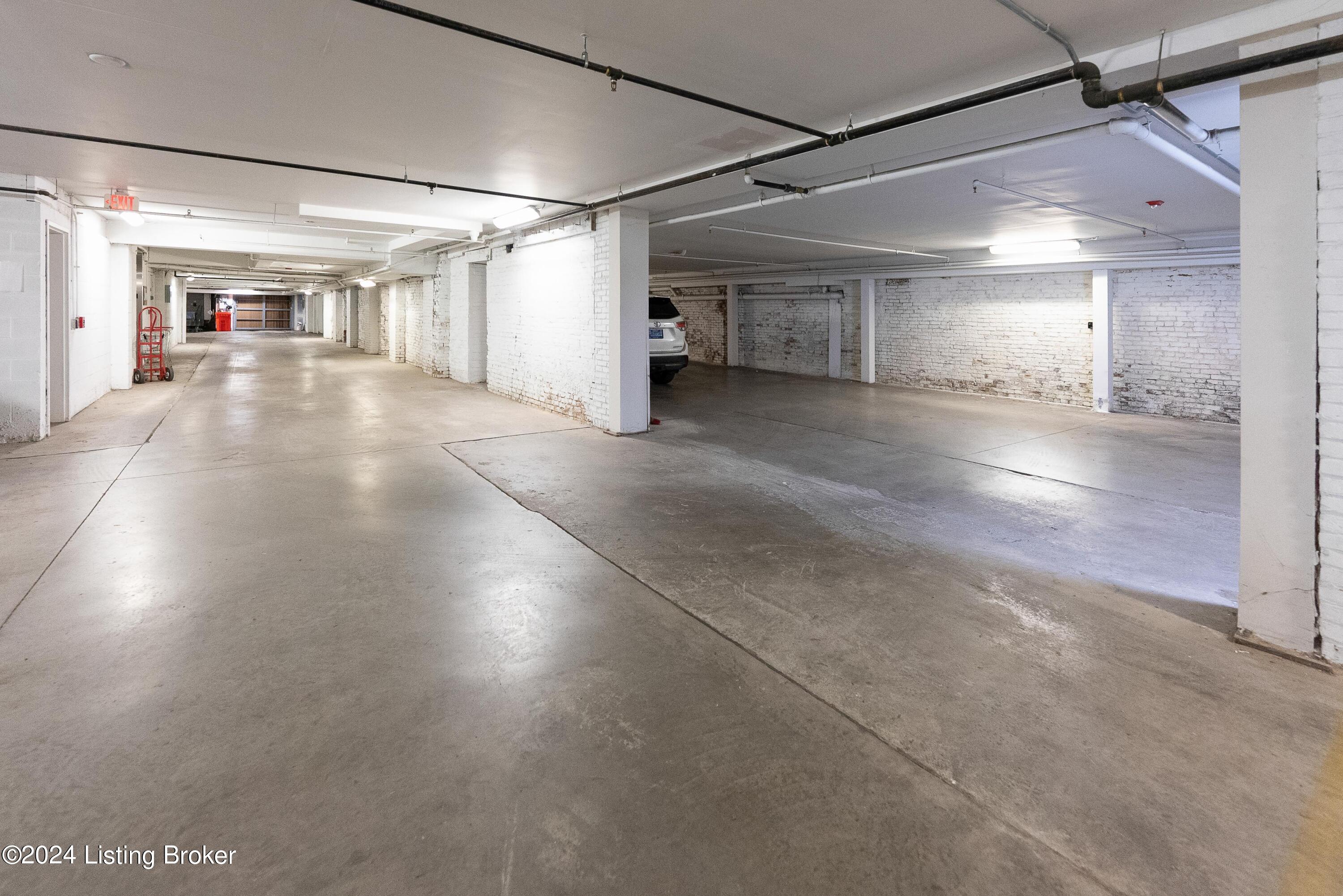 415 E Market St, 401