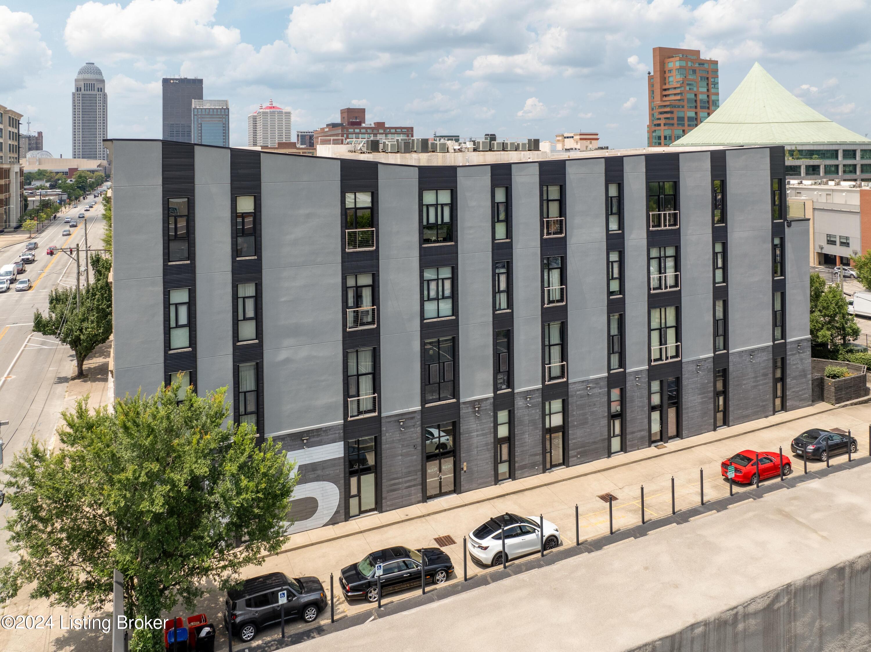 415 E Market St, 401