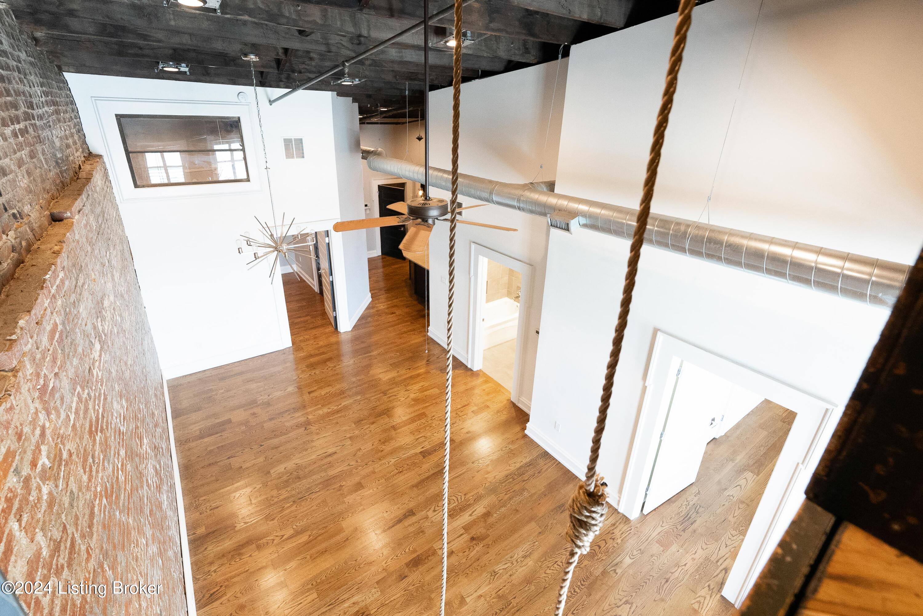 415 E Market St, 401