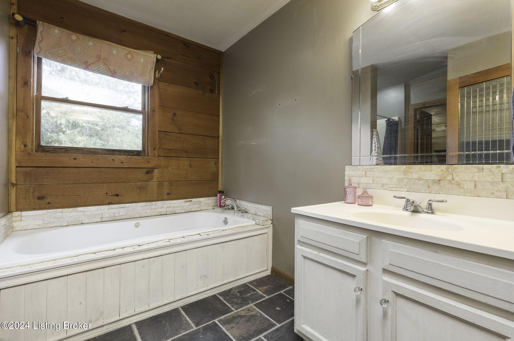179 Bluffview Dr