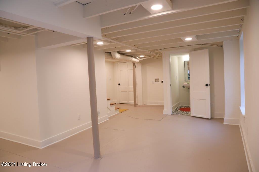 2700 Hillside Terrace