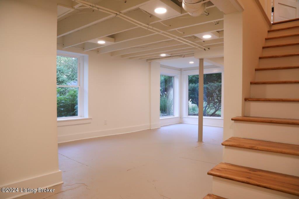 2700 Hillside Terrace