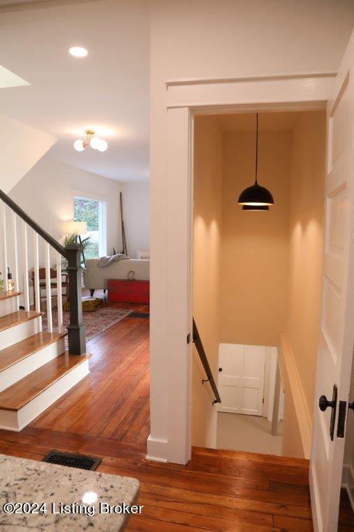 2700 Hillside Terrace