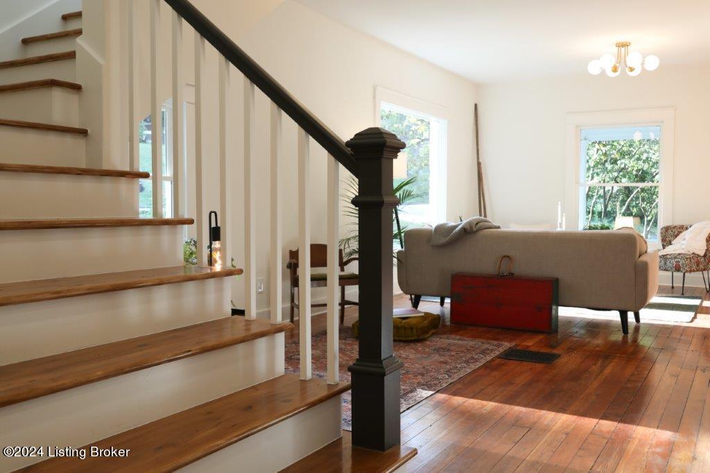 2700 Hillside Terrace