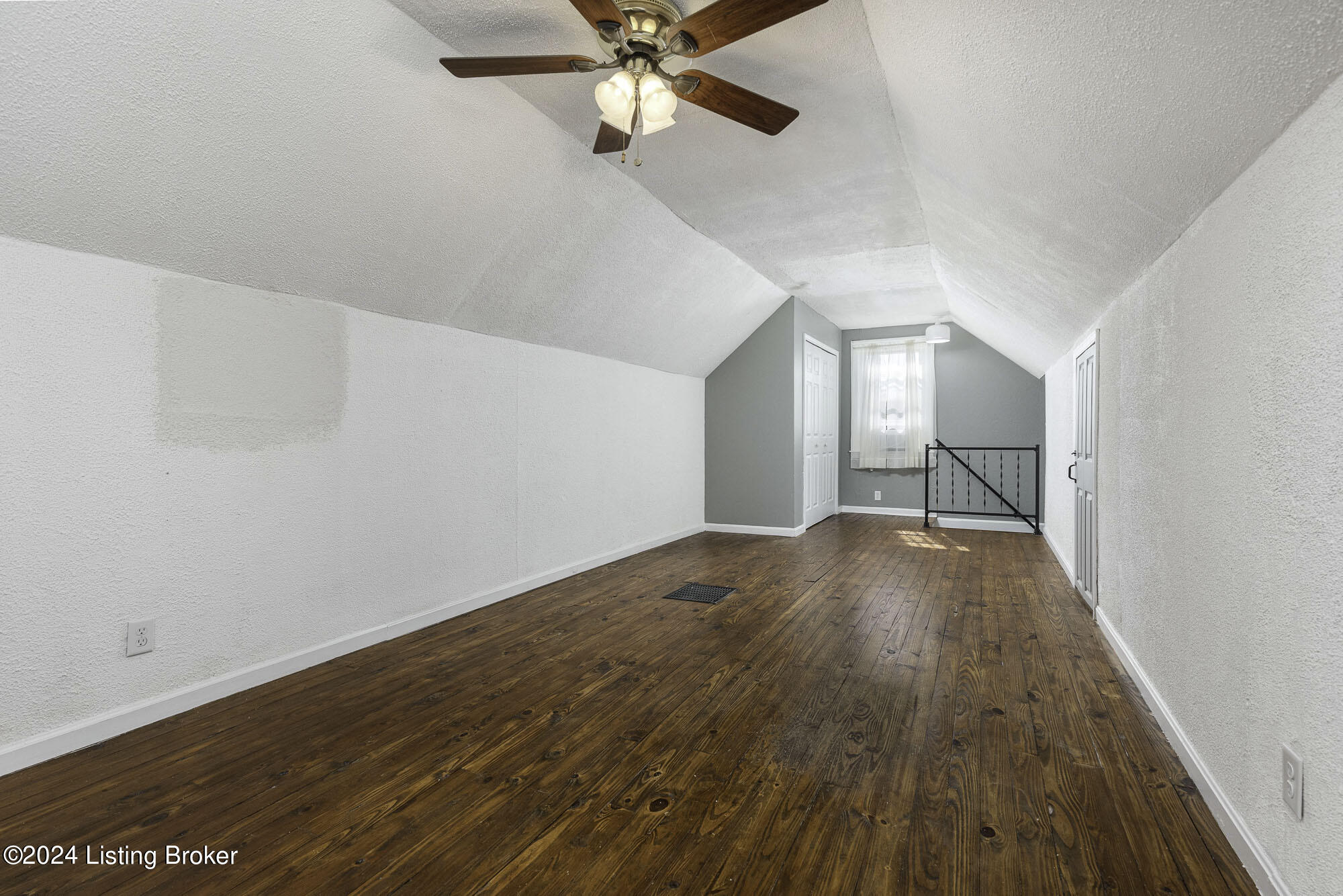 838 Iroquois Ave