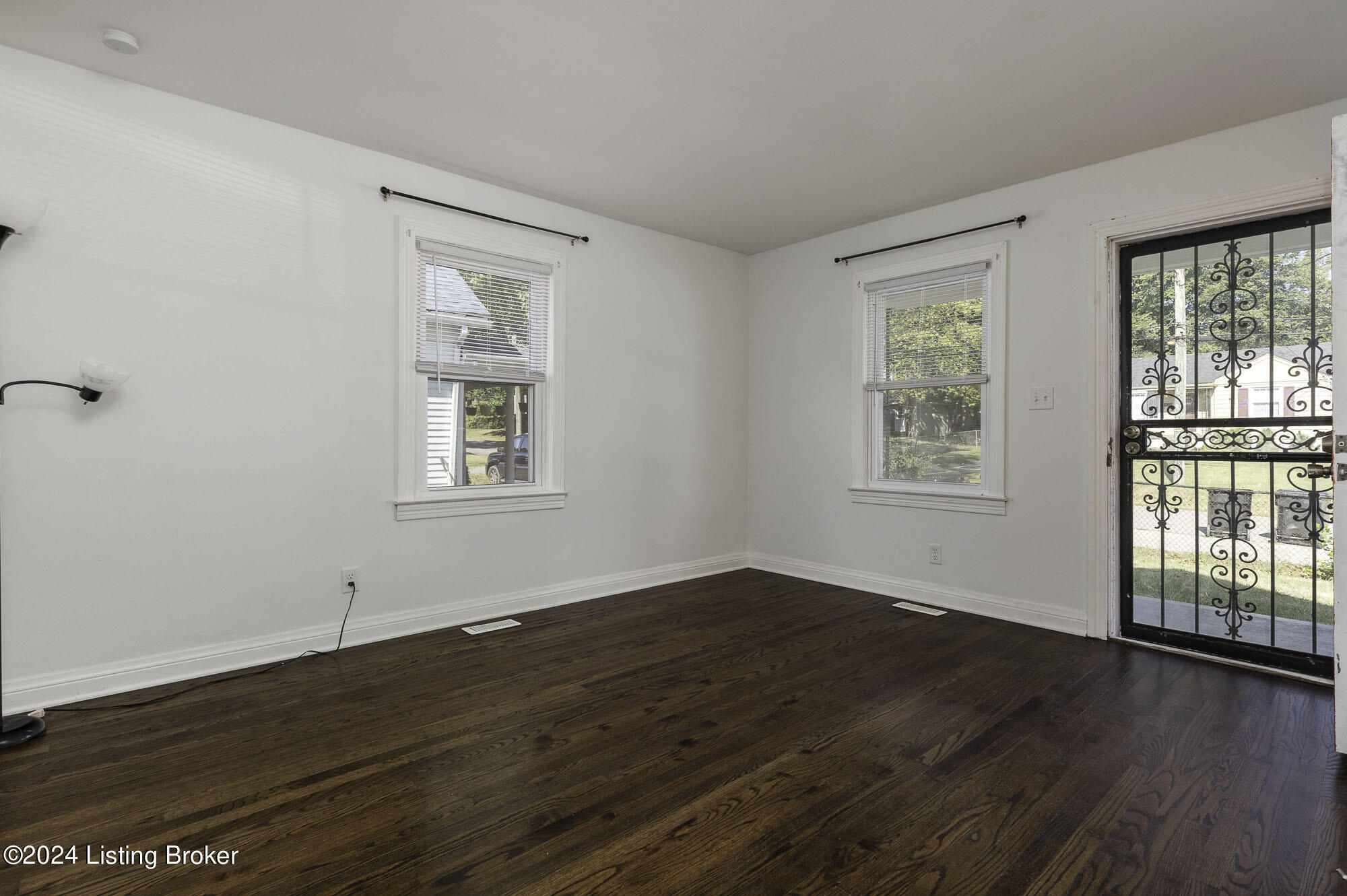 838 Iroquois Ave
