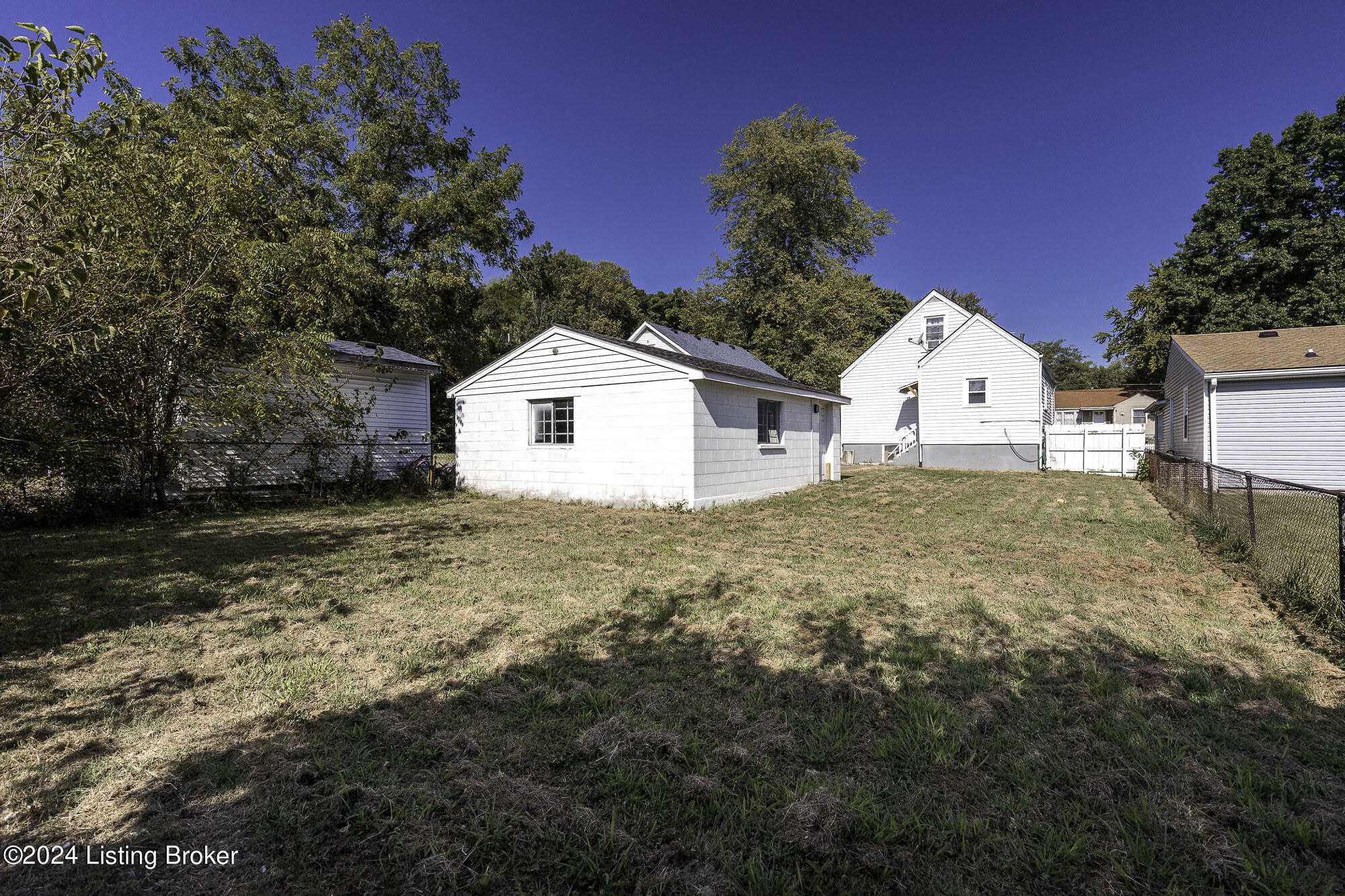 838 Iroquois Ave