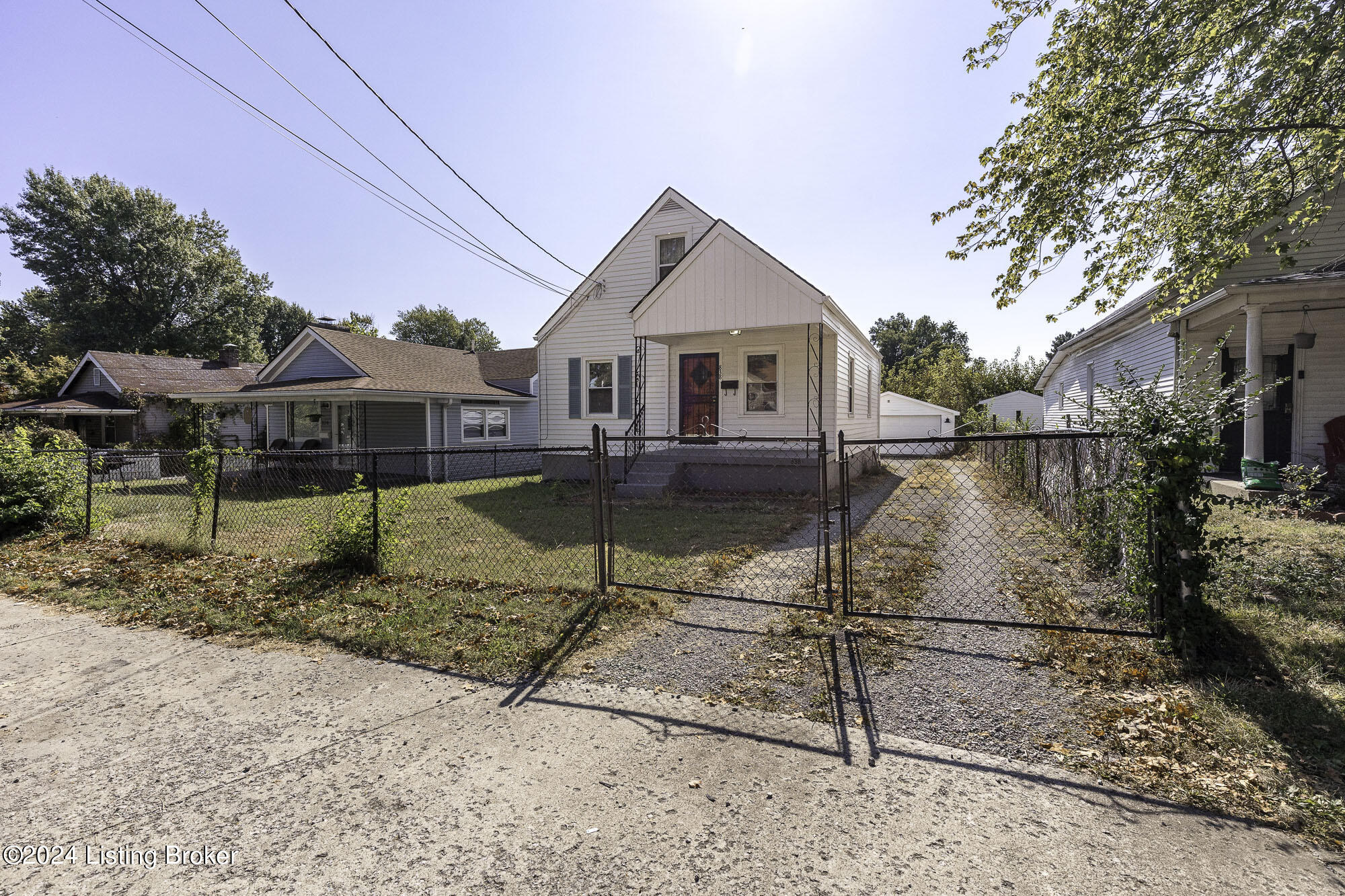 838 Iroquois Ave