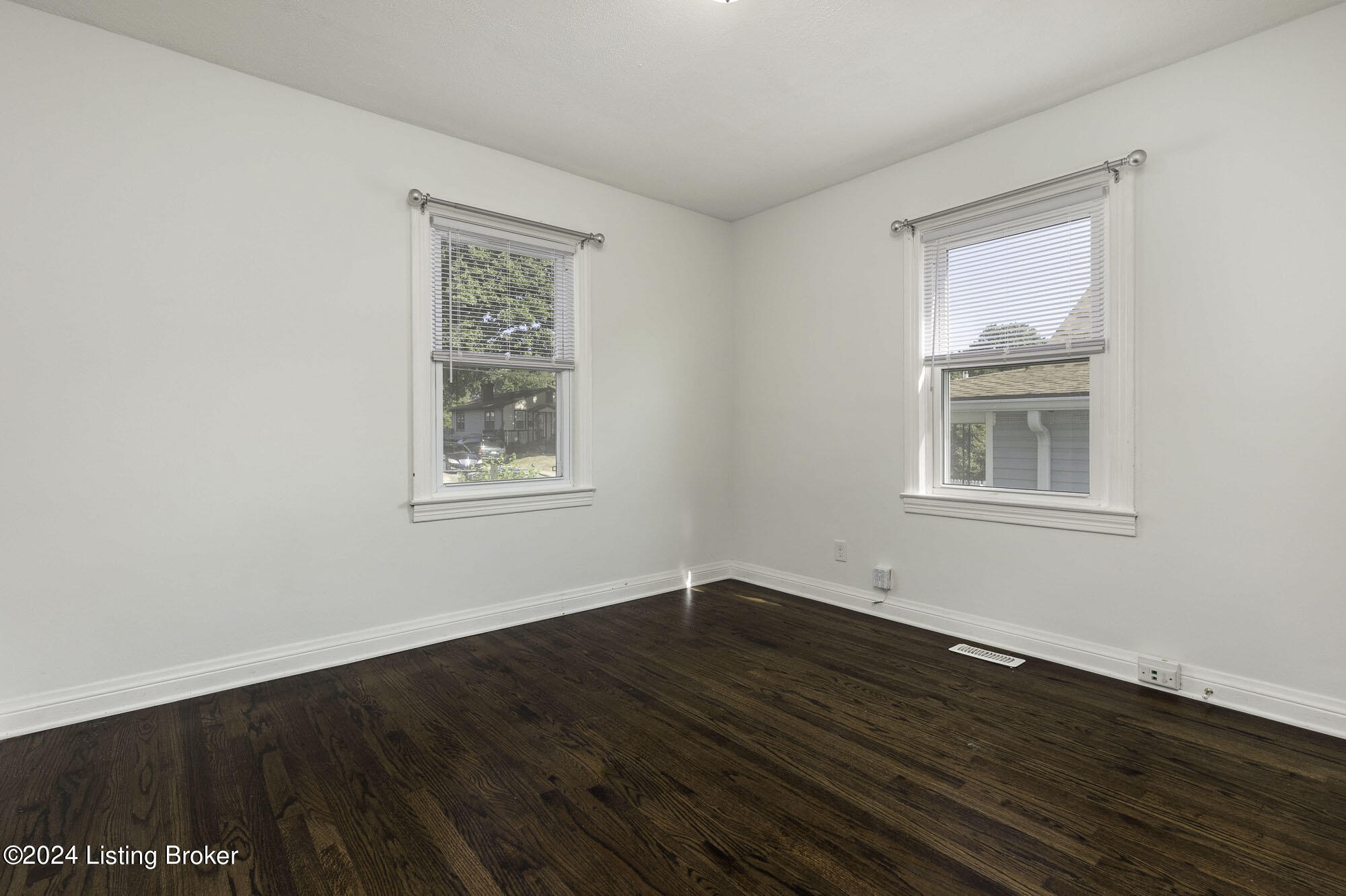 838 Iroquois Ave