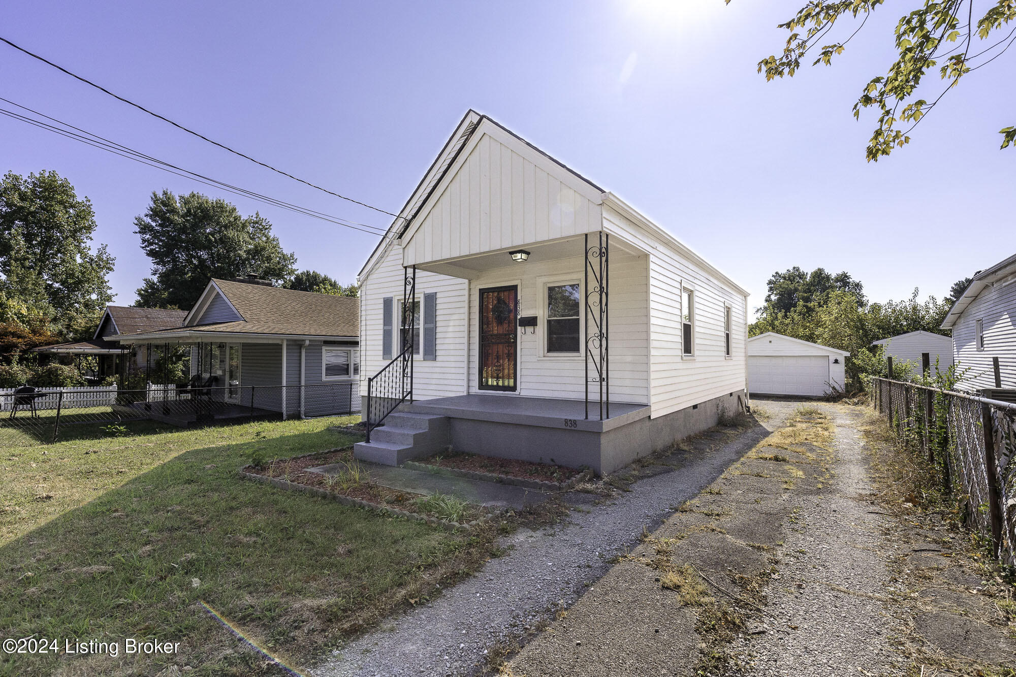 838 Iroquois Ave