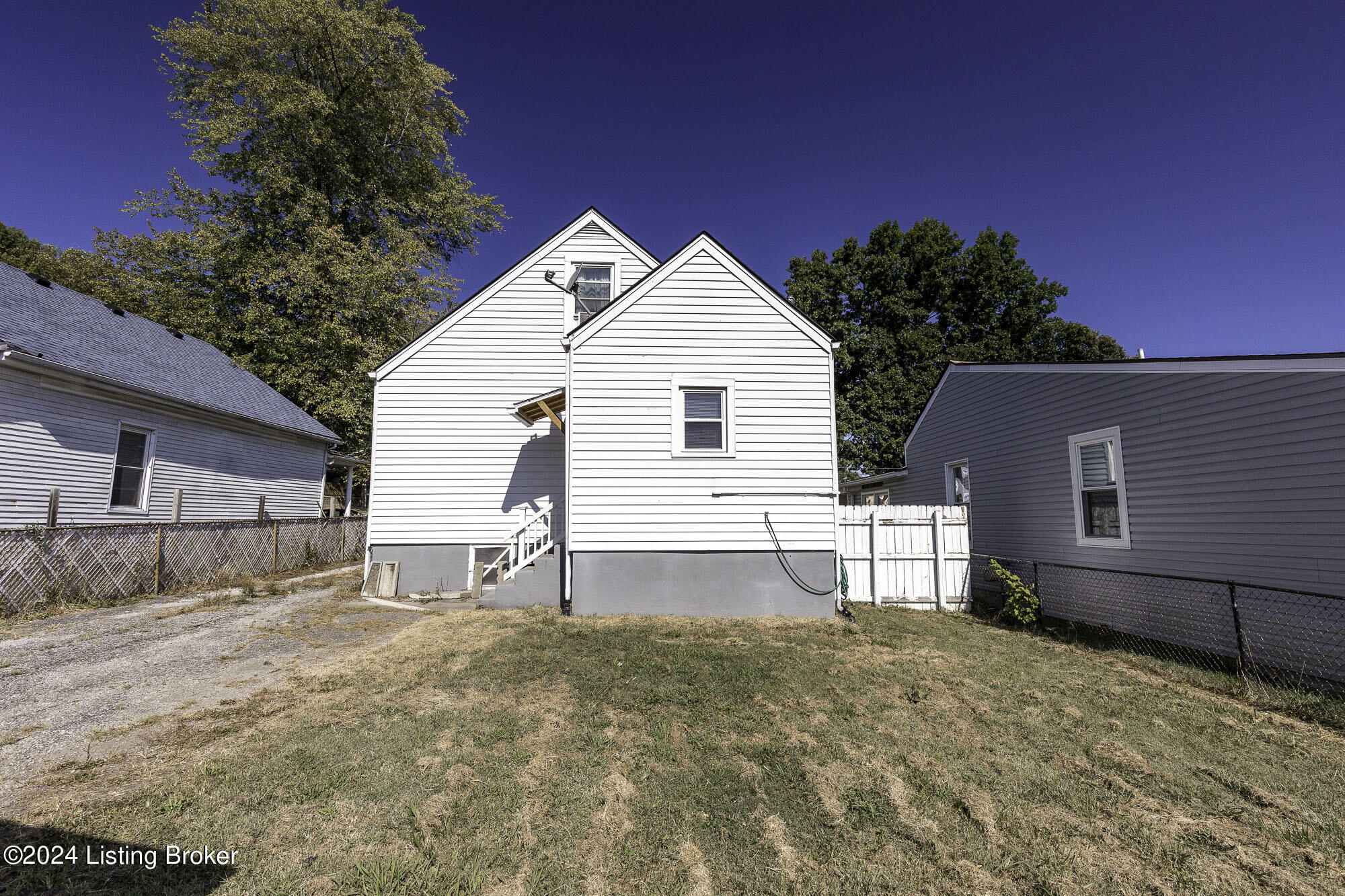 838 Iroquois Ave