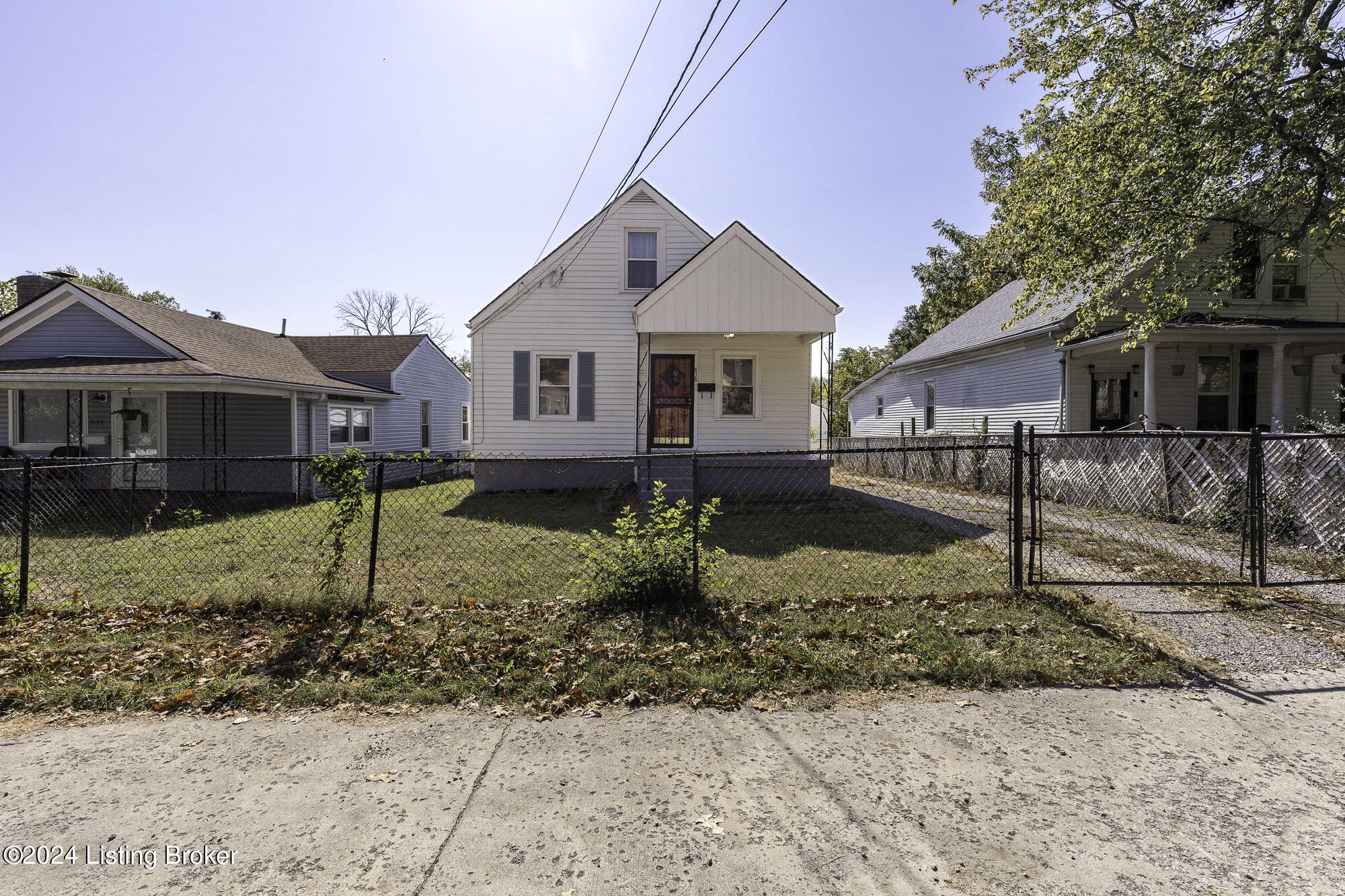 838 Iroquois Ave